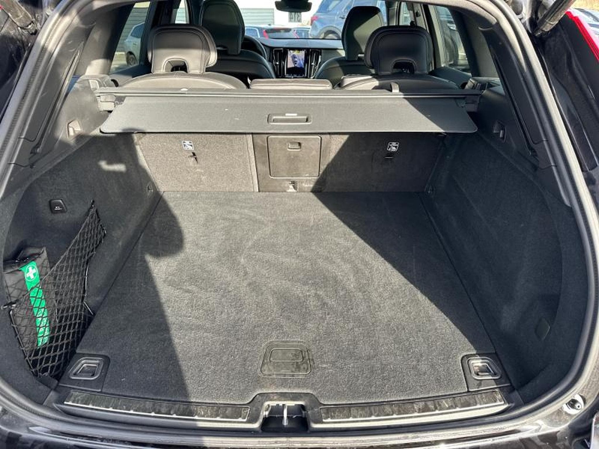 Volvo XC60 B5 Ultra Black Edition / Essence (2025) - Photo 19