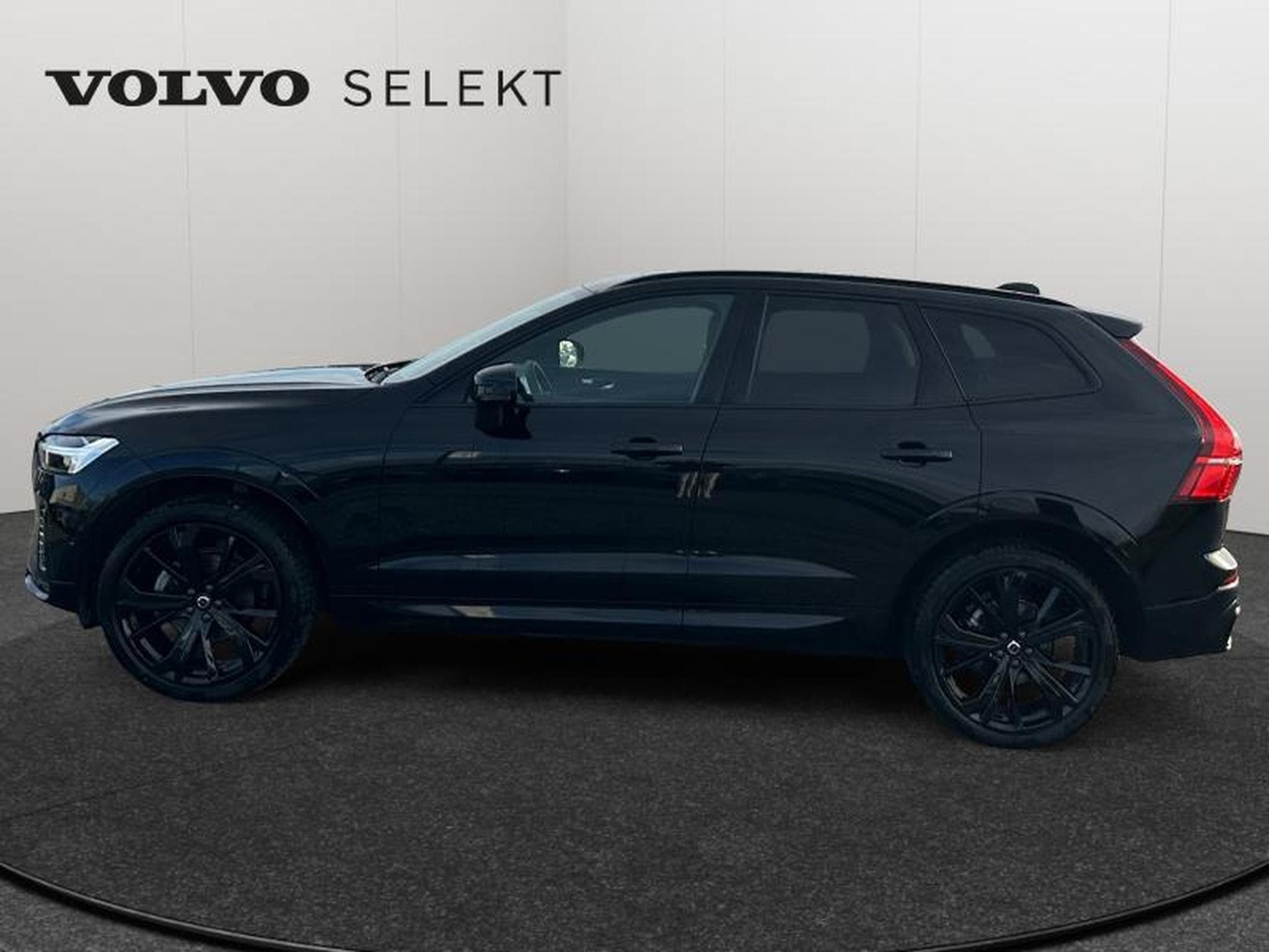 Volvo XC60 B5 Ultra Black Edition / Essence (2025) - Photo 4