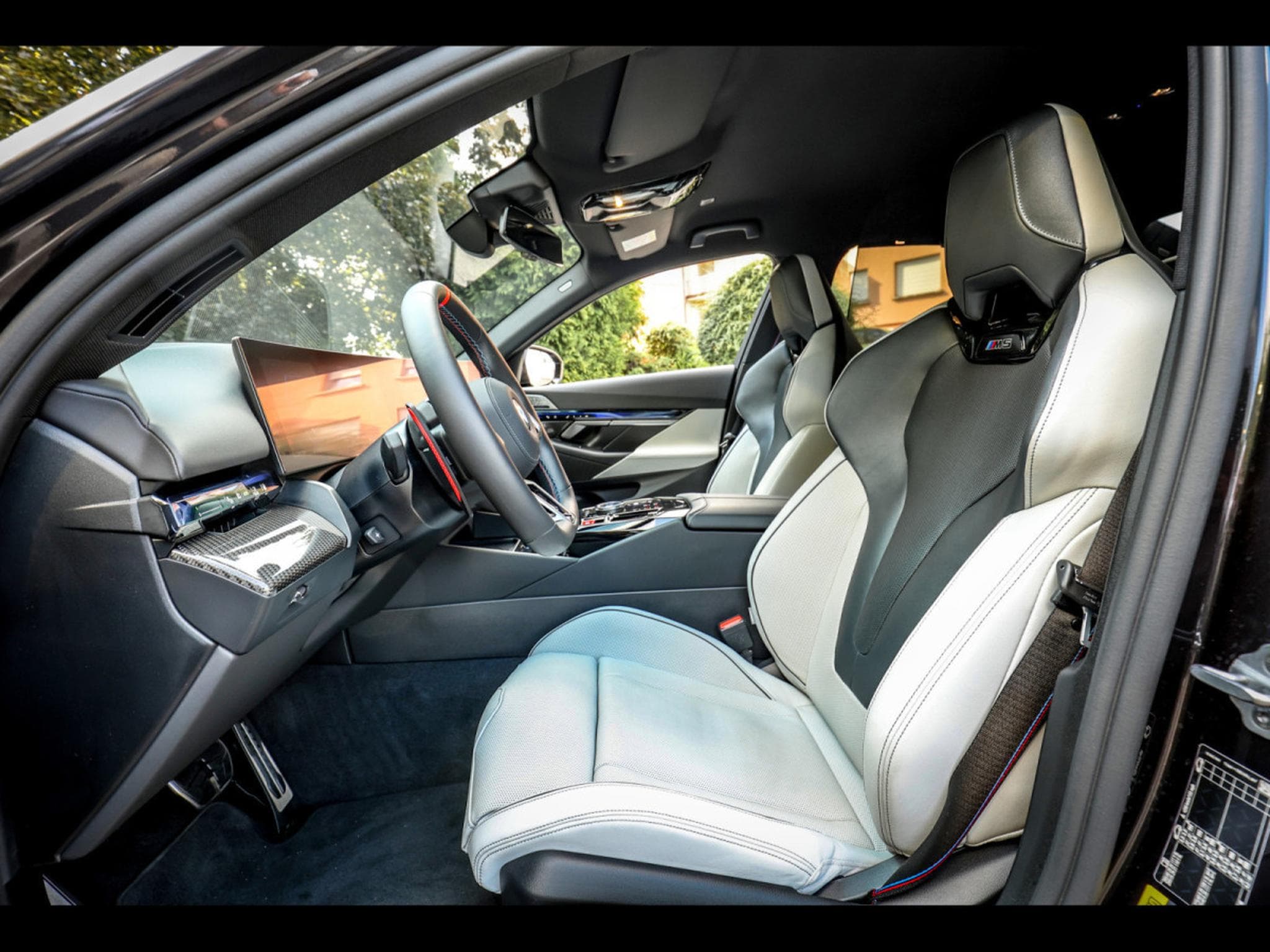 BMW M5 XDRIVE (G90) - SOPHISTOGRAU BRILLANTEFFEKT (2025) - Foto 10