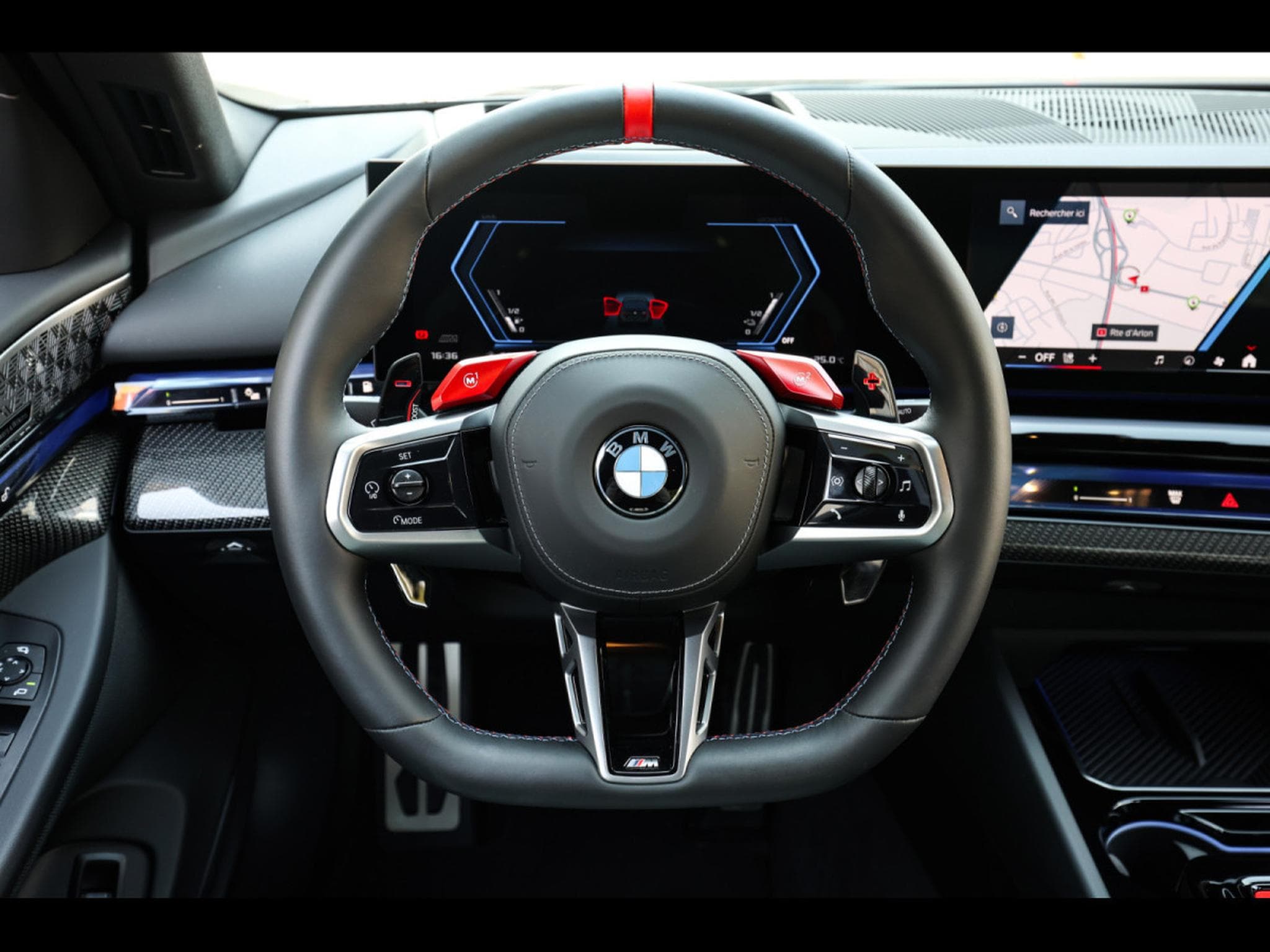 BMW M5 XDRIVE (G90) - SOPHISTOGRAU BRILLANTEFFEKT (2025) - Foto 11
