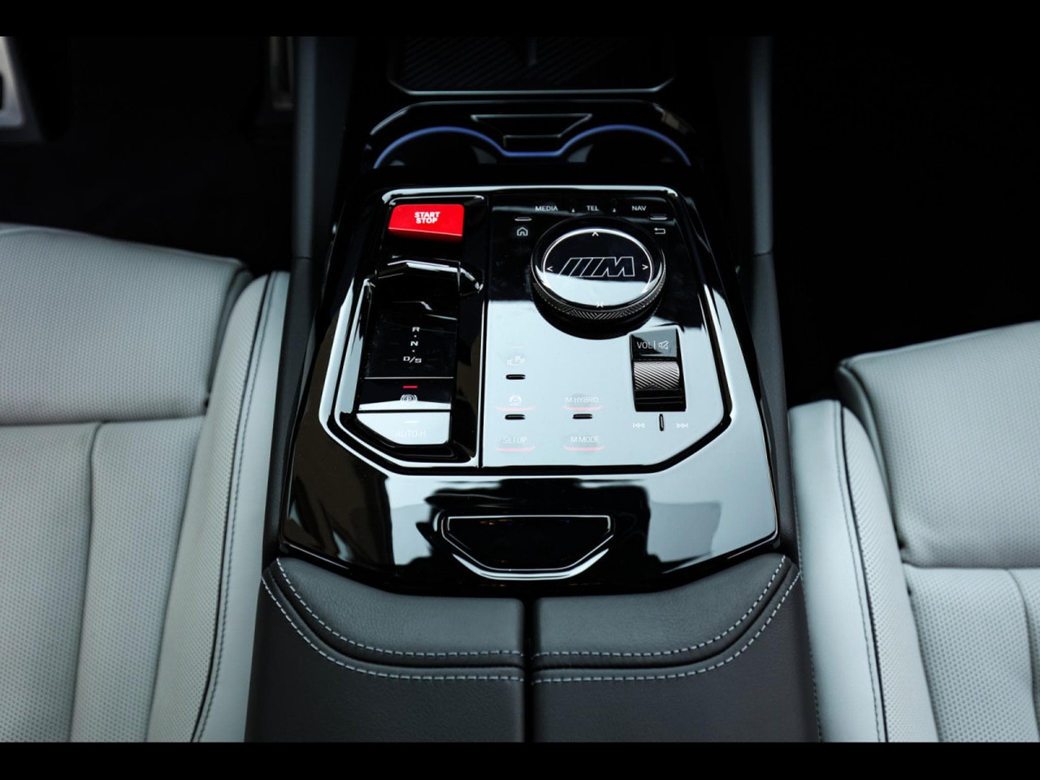 BMW M5 XDRIVE (G90) - SOPHISTOGRAU BRILLANTEFFEKT (2025) - Foto 12