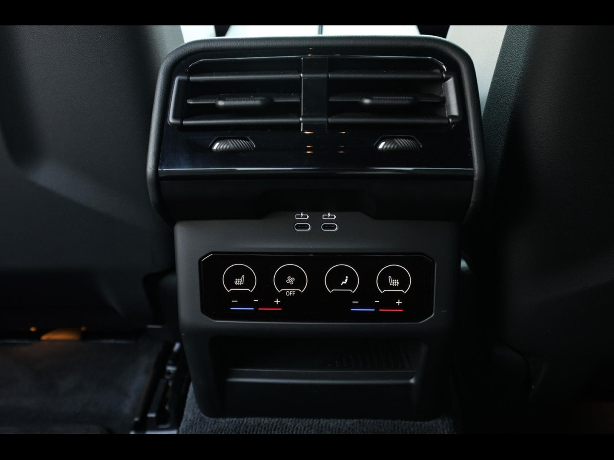 BMW M5 XDRIVE (G90) - SOPHISTOGRAU BRILLANTEFFEKT (2025) - Foto 16