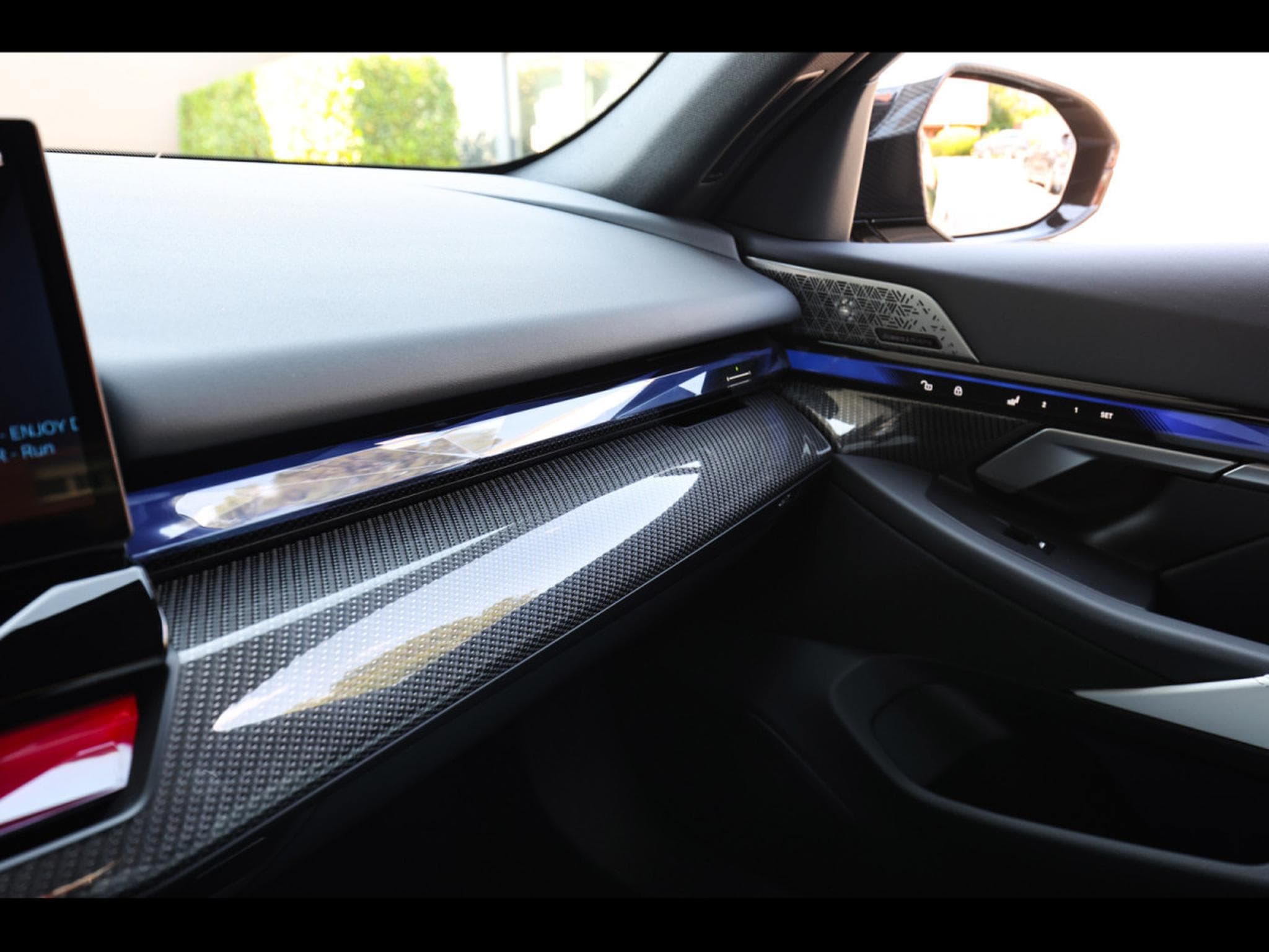 BMW M5 XDRIVE (G90) - SOPHISTOGRAU BRILLANTEFFEKT (2025) - Foto 21