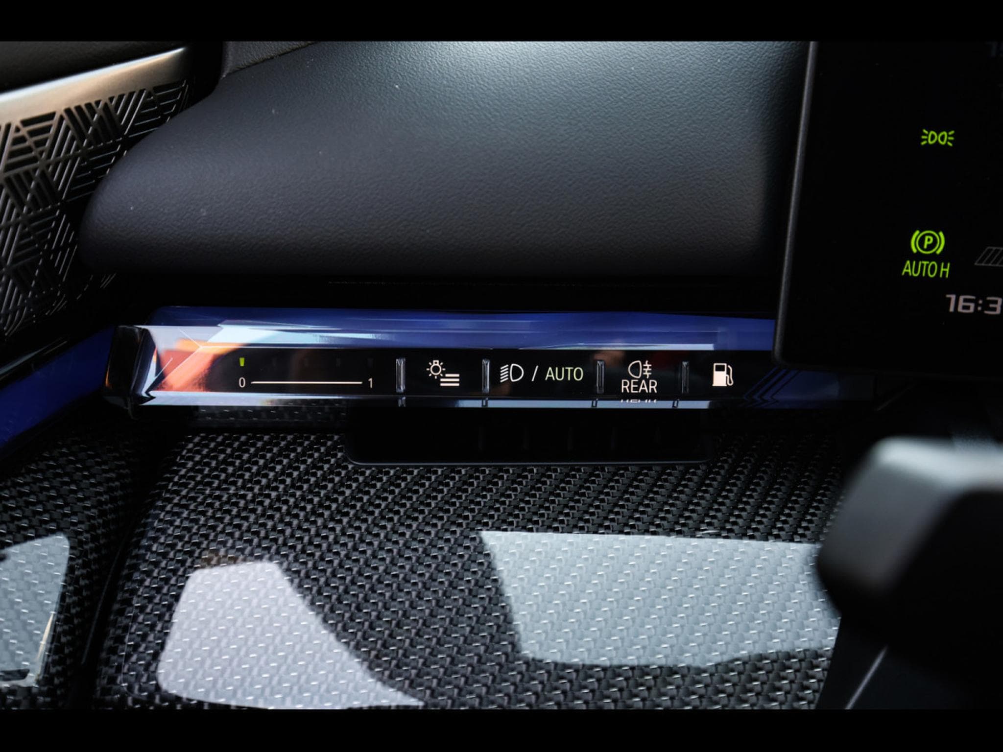 BMW M5 XDRIVE (G90) - SOPHISTOGRAU BRILLANTEFFEKT (2025) - Foto 24