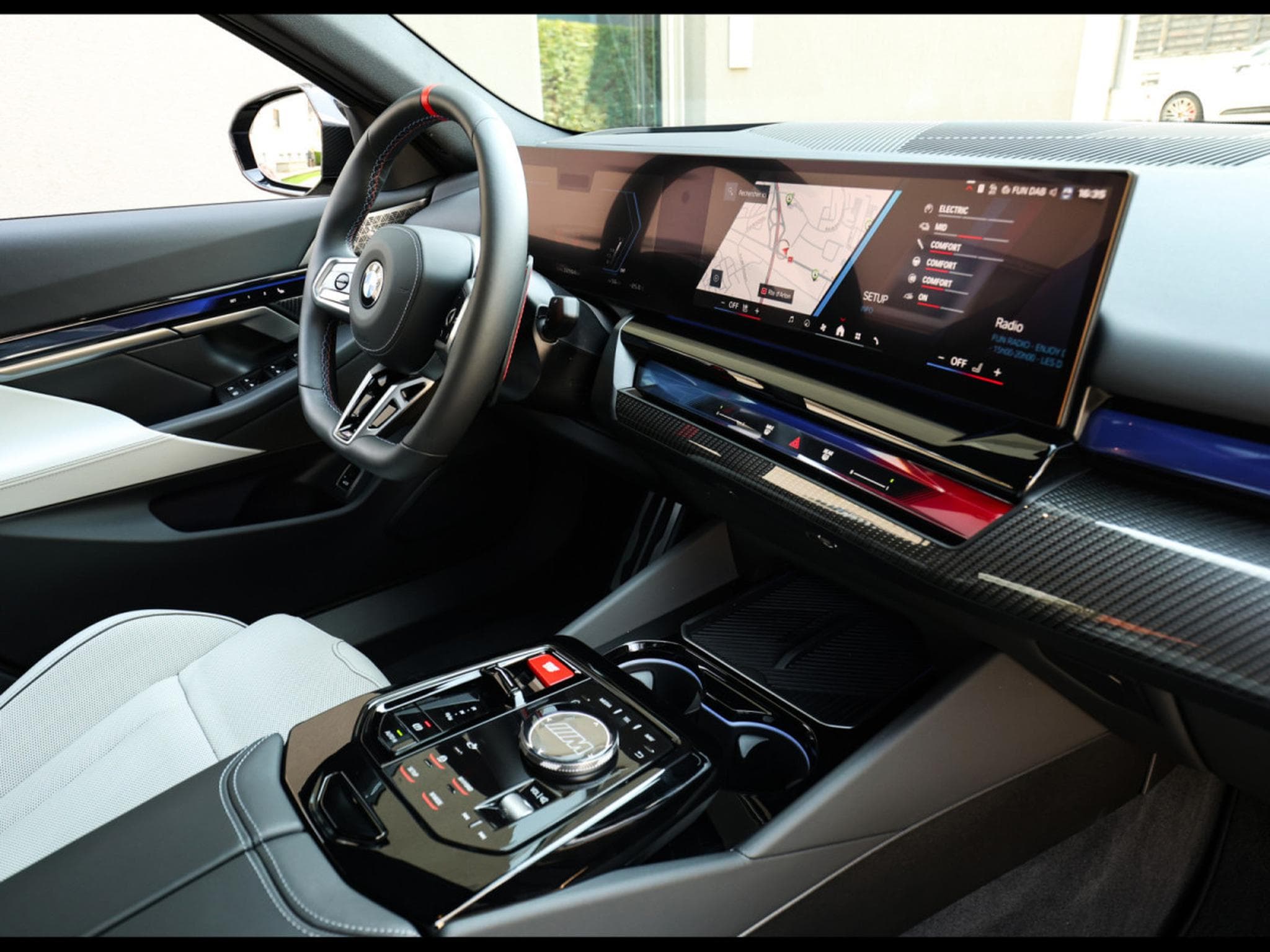 BMW M5 XDRIVE (G90) - SOPHISTOGRAU BRILLANTEFFEKT (2025) - Foto 25