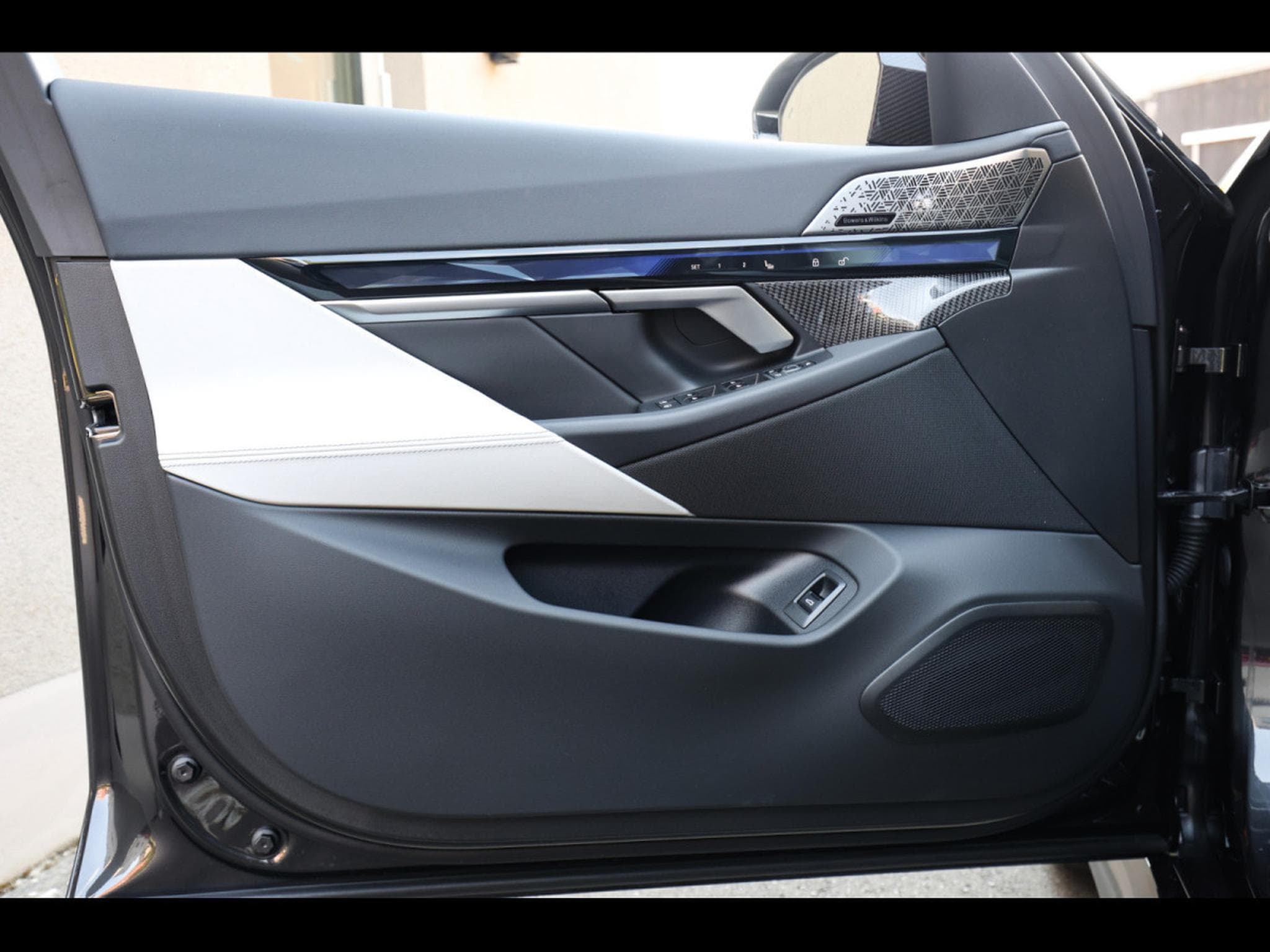 BMW M5 XDRIVE (G90) - SOPHISTOGRAU BRILLANTEFFEKT (2025) - Foto 8