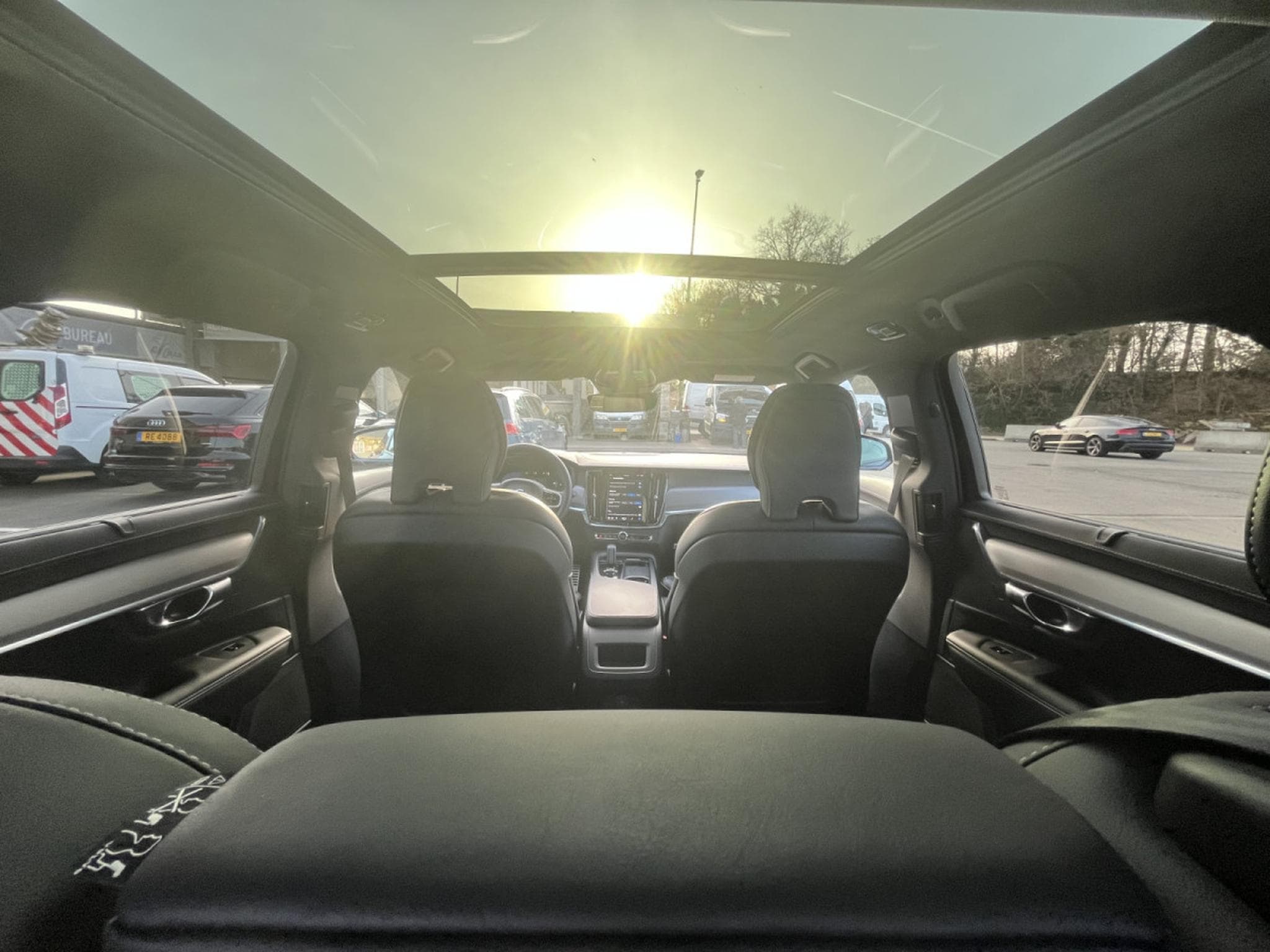 Volvo V90 B4 D 4x4 Geartronic R-Design Pano (2021) - Foto 13