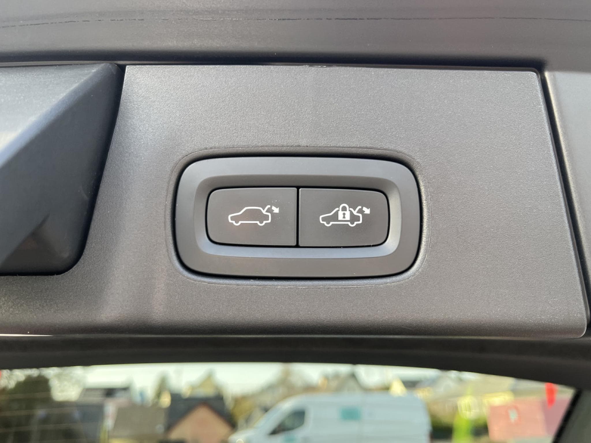 Volvo V90 B4 D 4x4 Geartronic R-Design Pano (2021) - Foto 25