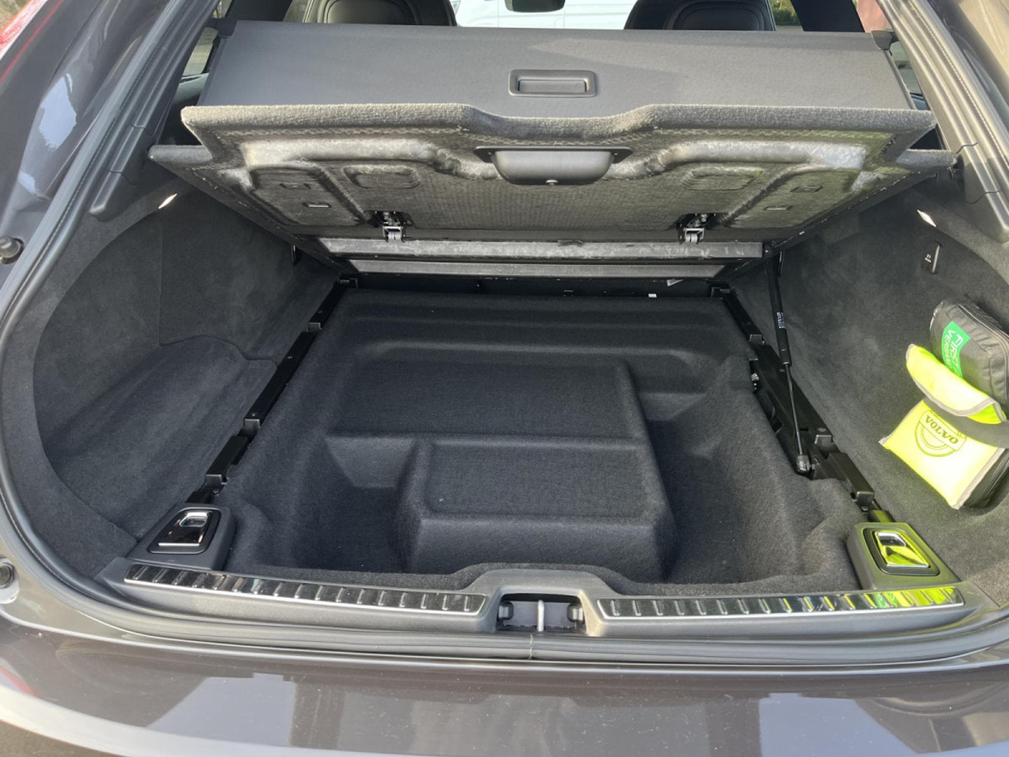 Volvo V90 B4 D 4x4 Geartronic R-Design Pano (2021) - Foto 27