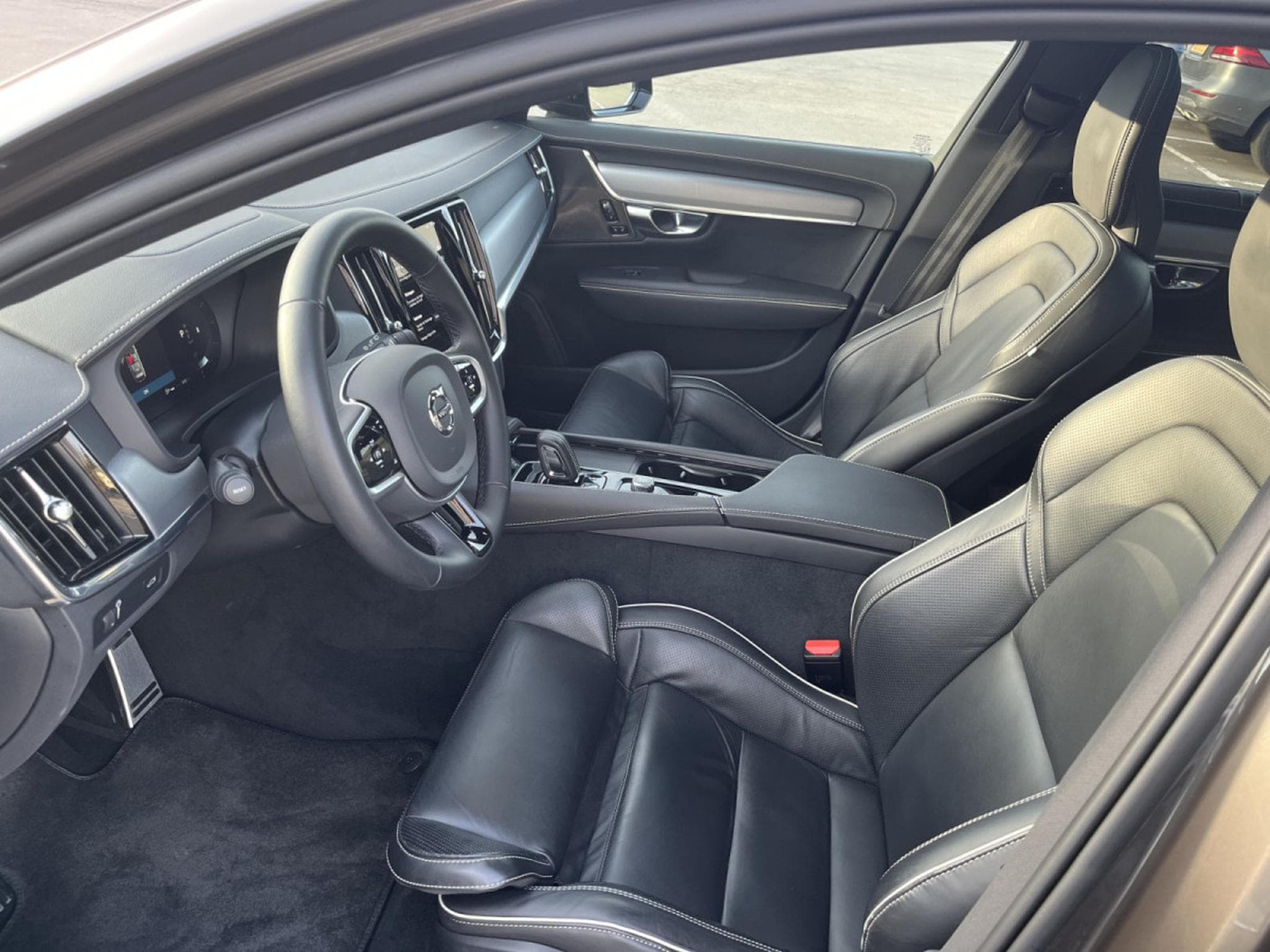 Volvo V90 B4 D 4x4 Geartronic R-Design Pano (2021) - Foto 9