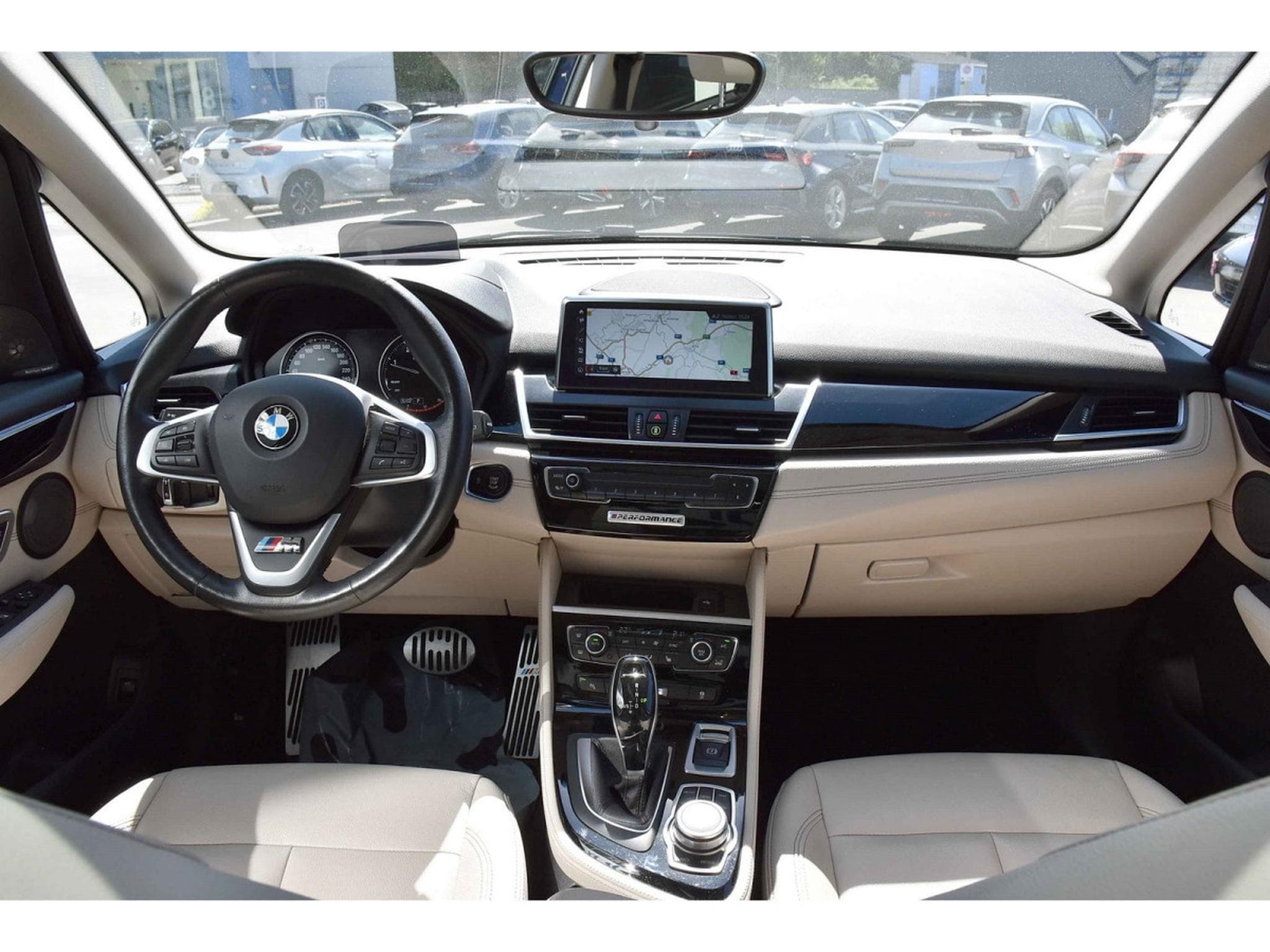 BMW 218 dA Luxury Line PANO CUIR MEMO HARMAN HUD LANE ATT RMQ (2020) - Foto 10