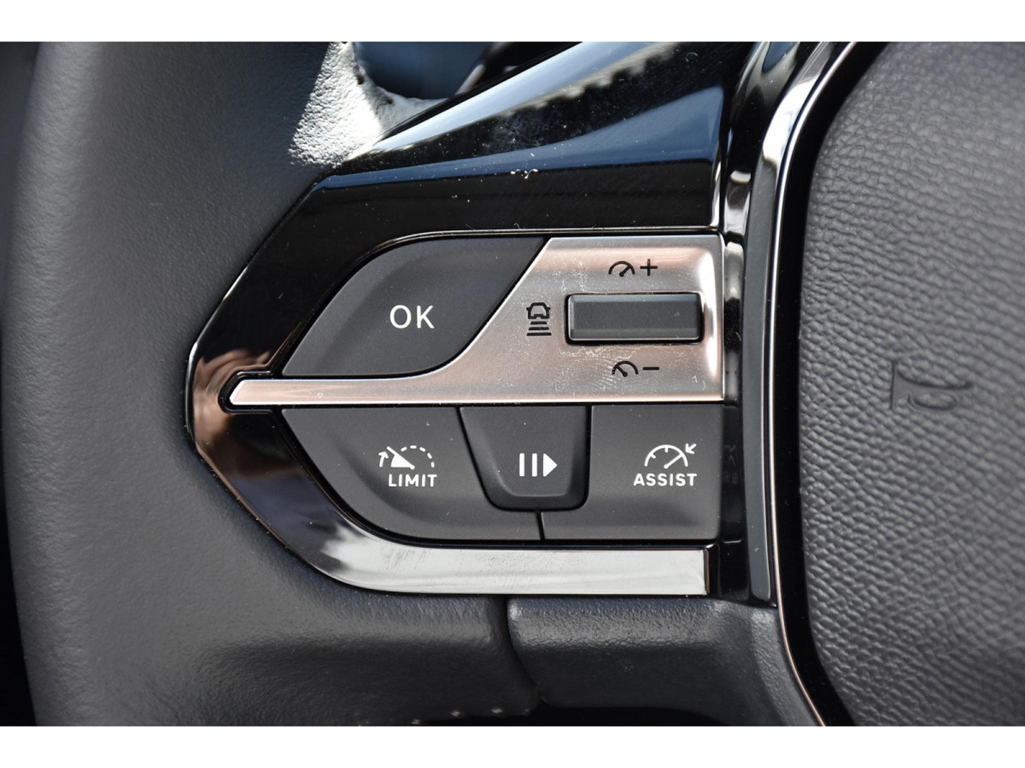 Peugeot 308 1.2 Hybrid 145 e-DCS6 Allure ACC LANE GPS CAM360 1° MAIN (2025) - Foto 19