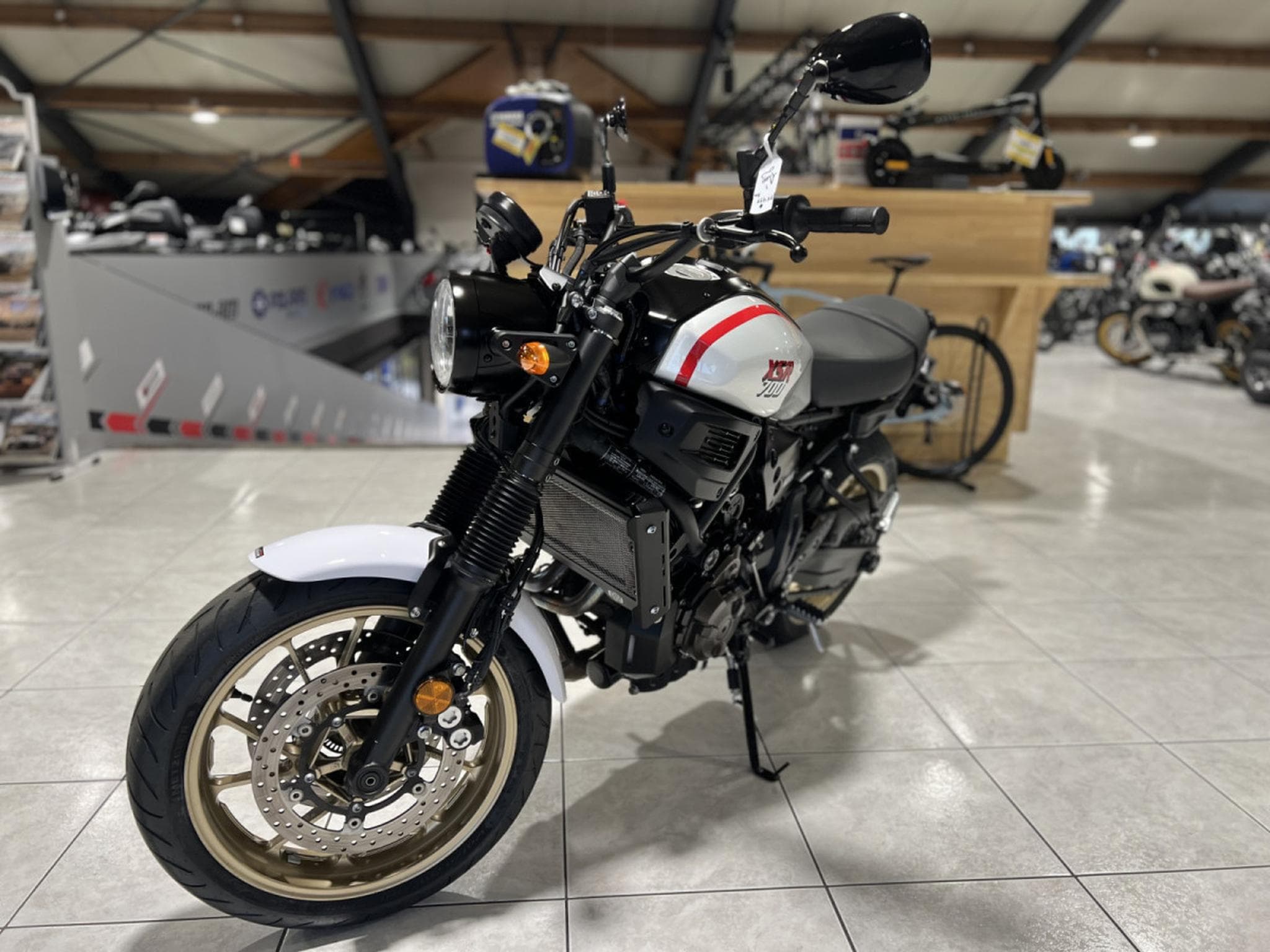 Yamaha XSR X TRIBUTE (2021) - Photo 2