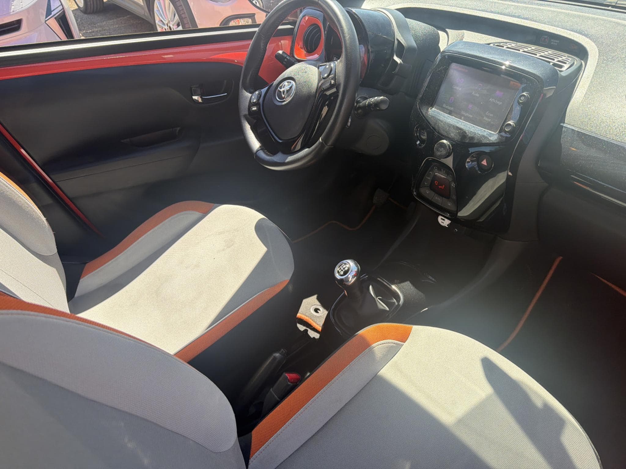 Toyota Aygo 1.0 5P X-Cite 70CV (2015) - Foto 3