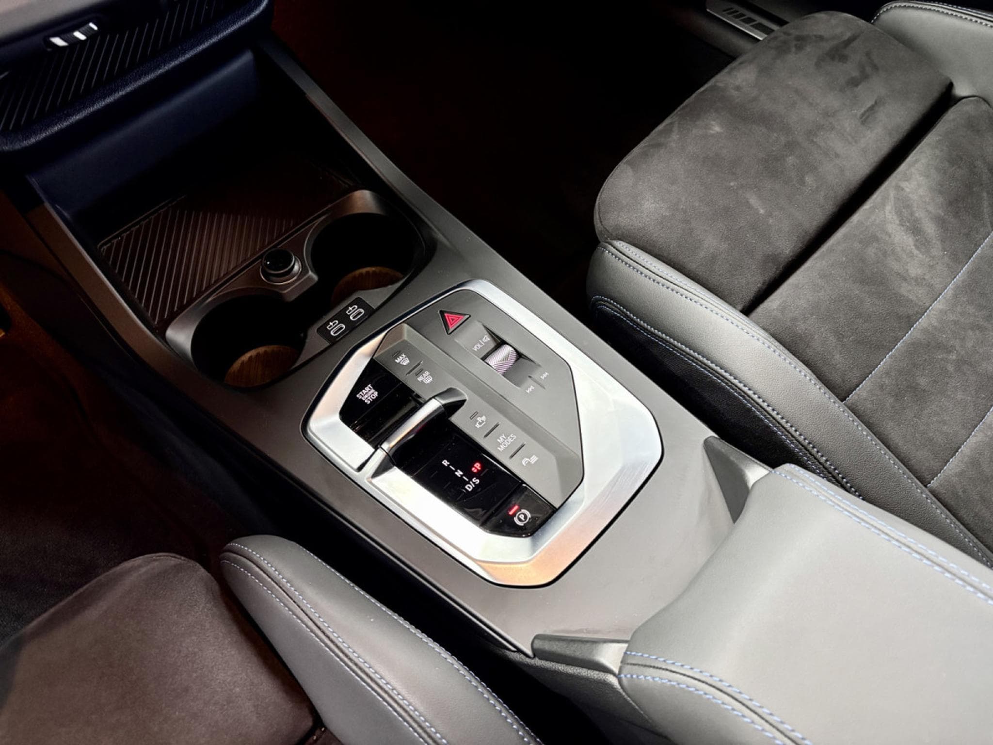 BMW 120 120i M-Sport 170CV  *Sièges Chauffants* Shadow Line * (2025) - Photo 13