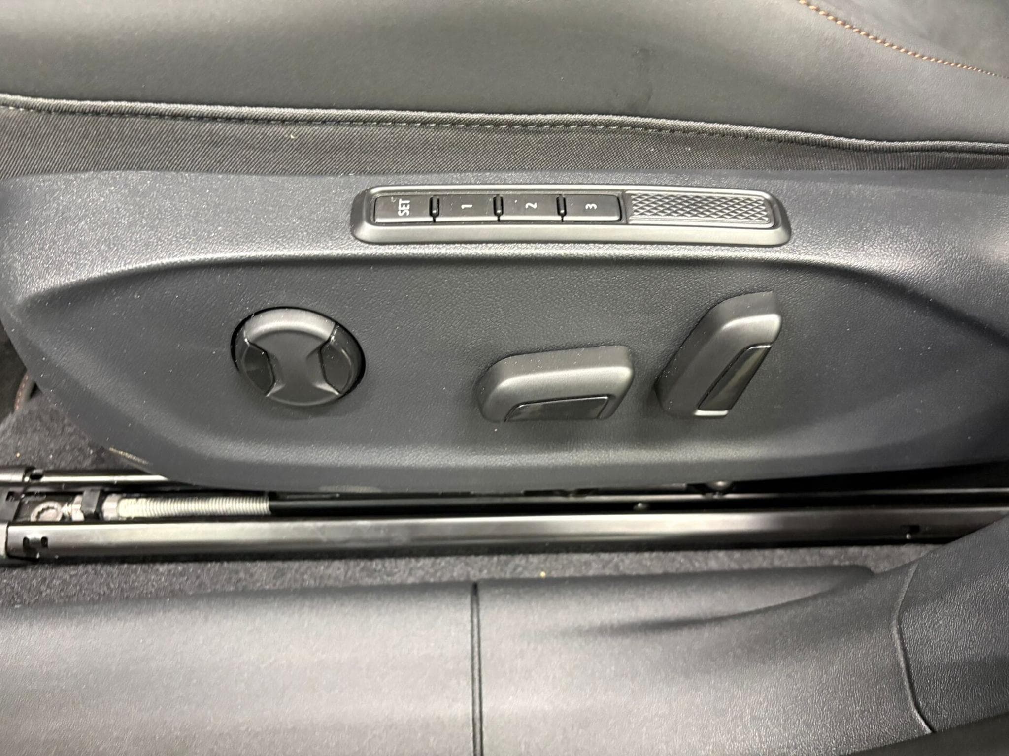 Cupra Terramar VZ 2.0 TSI 265cv 4x4 PANO/ATTELAGE/CAM360 (2026) - Photo 12