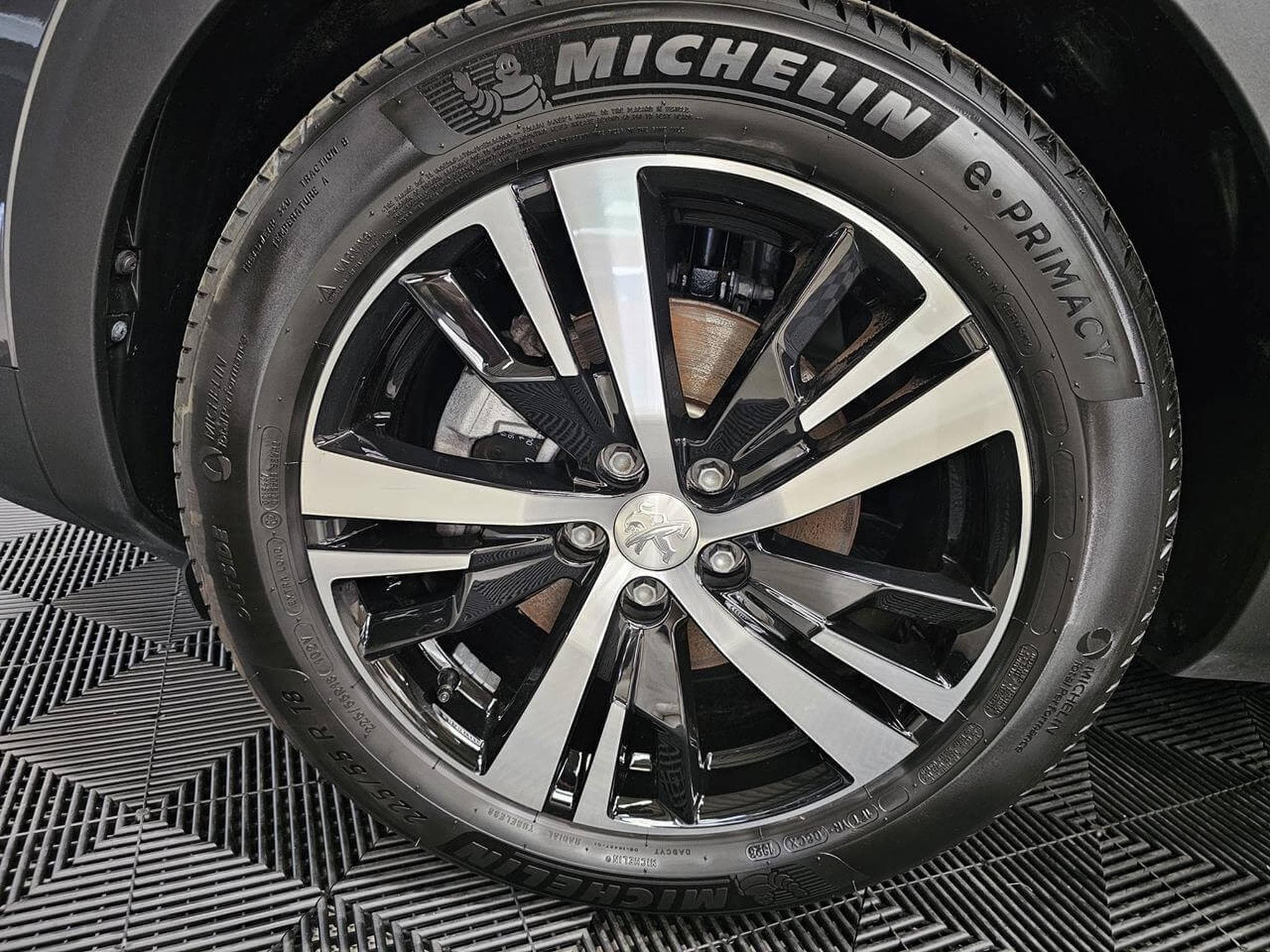 Peugeot 3008 GT 1.2 130 EAT8 (2023) - Foto 4