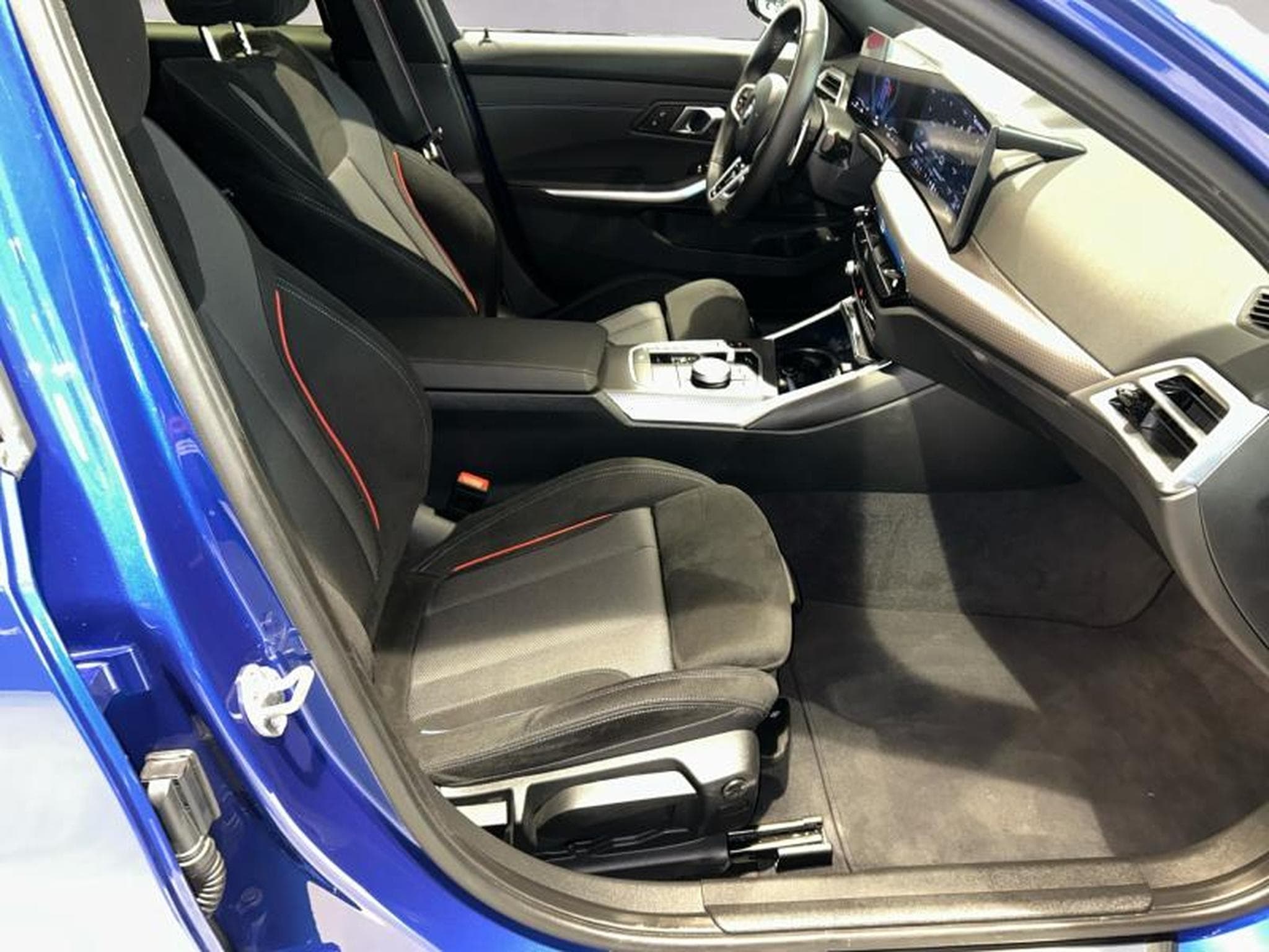 BMW 320 320i M-Sport (2025) - Photo 11