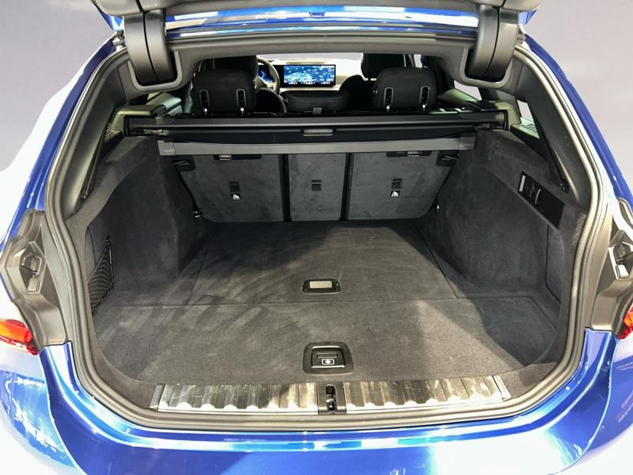 BMW 320 320i M-Sport (2025) - Photo 13