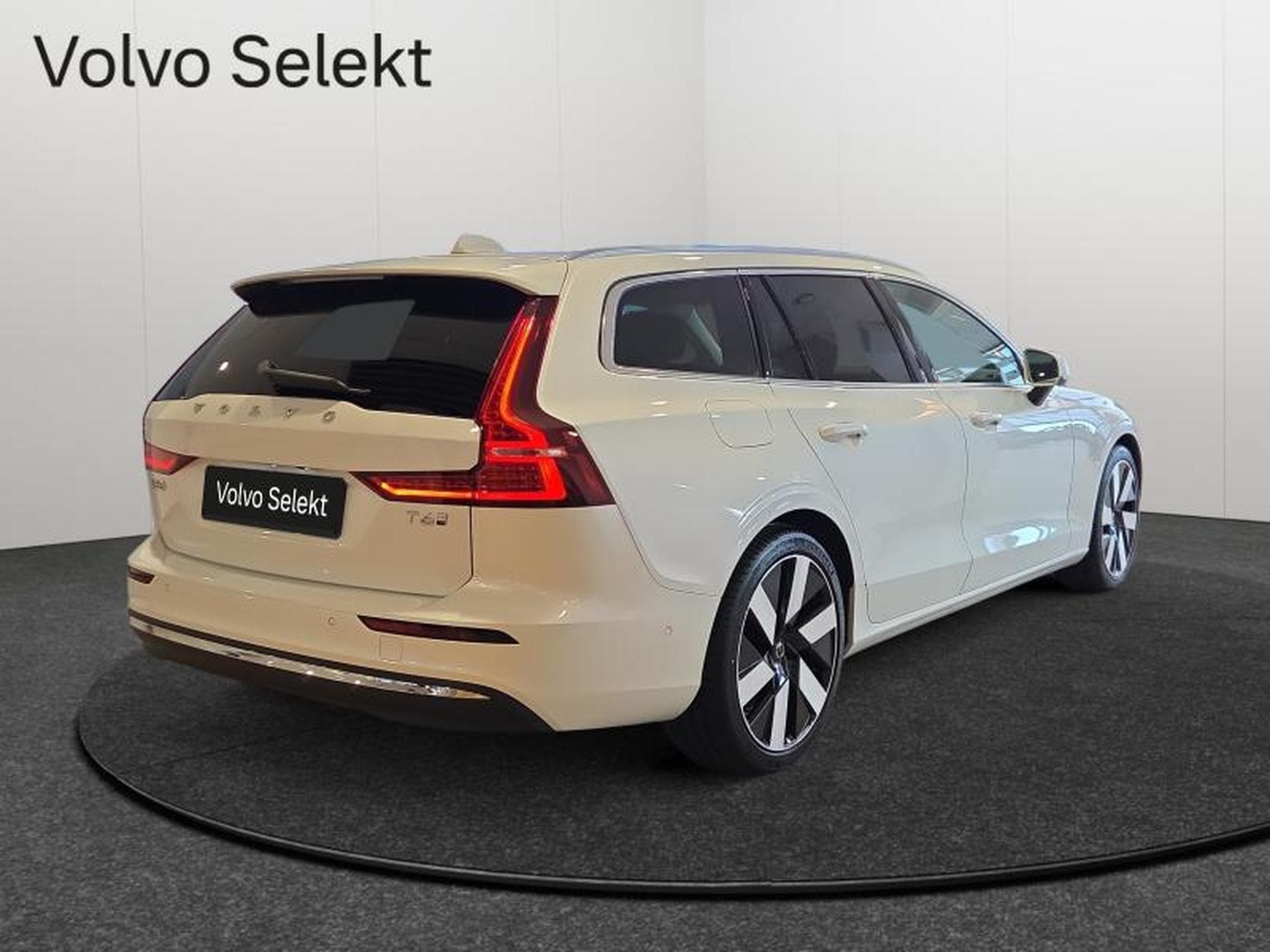 Volvo V60 T6 Plus Bright  / Hybride (2025) - Photo 5