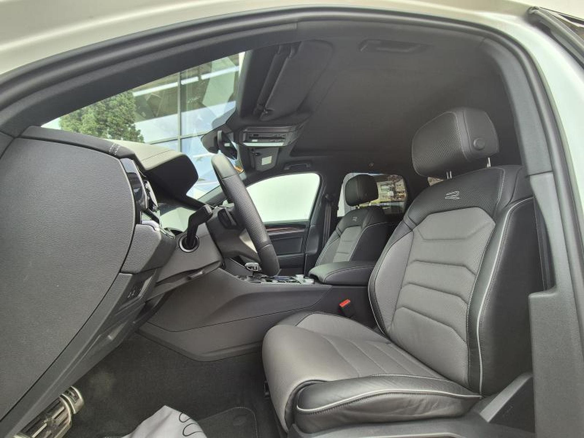 VW Touareg III R-Line Final Edition (2026) - Photo 8