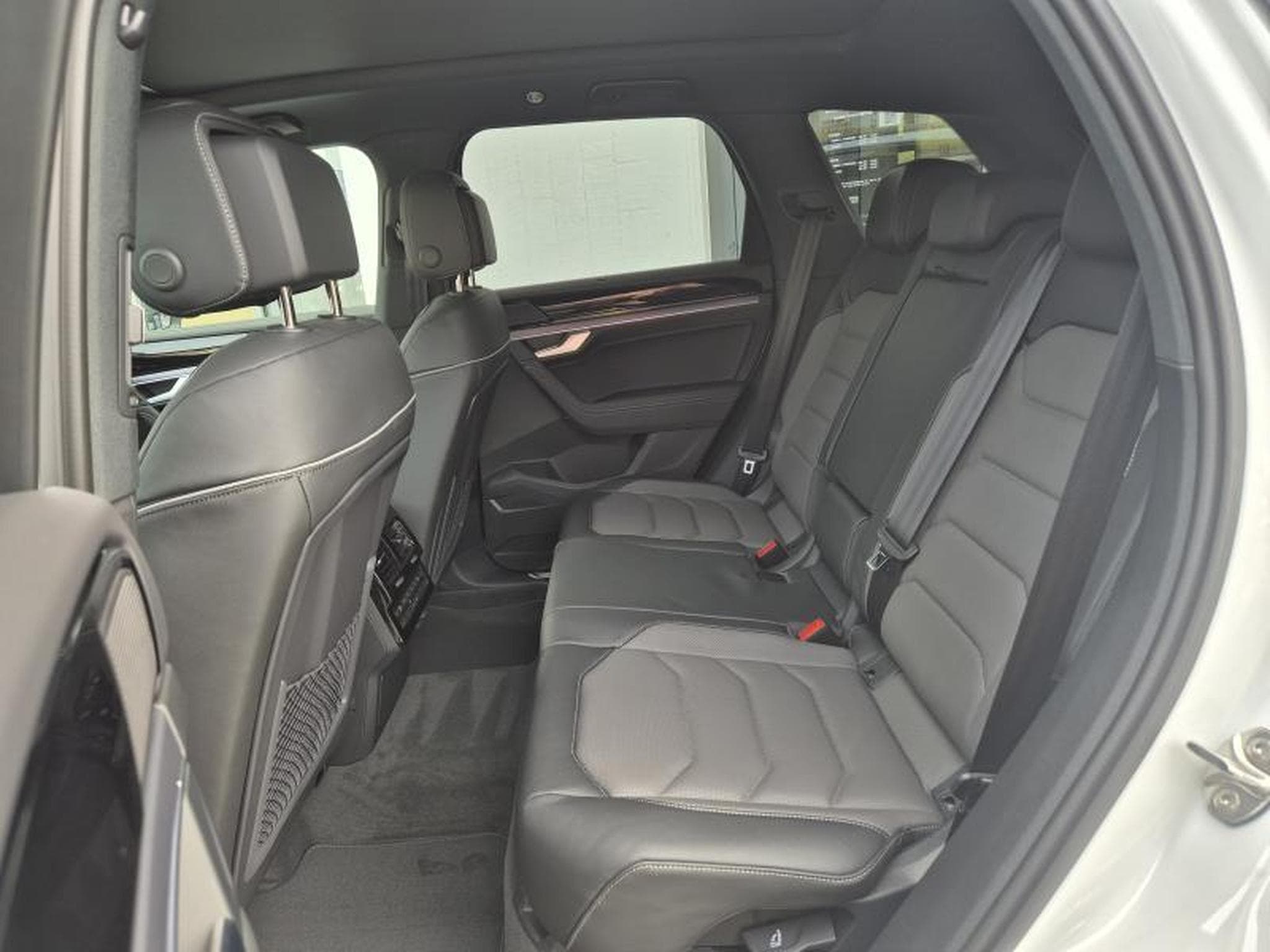 VW Touareg III R-Line Final Edition (2026) - Photo 9