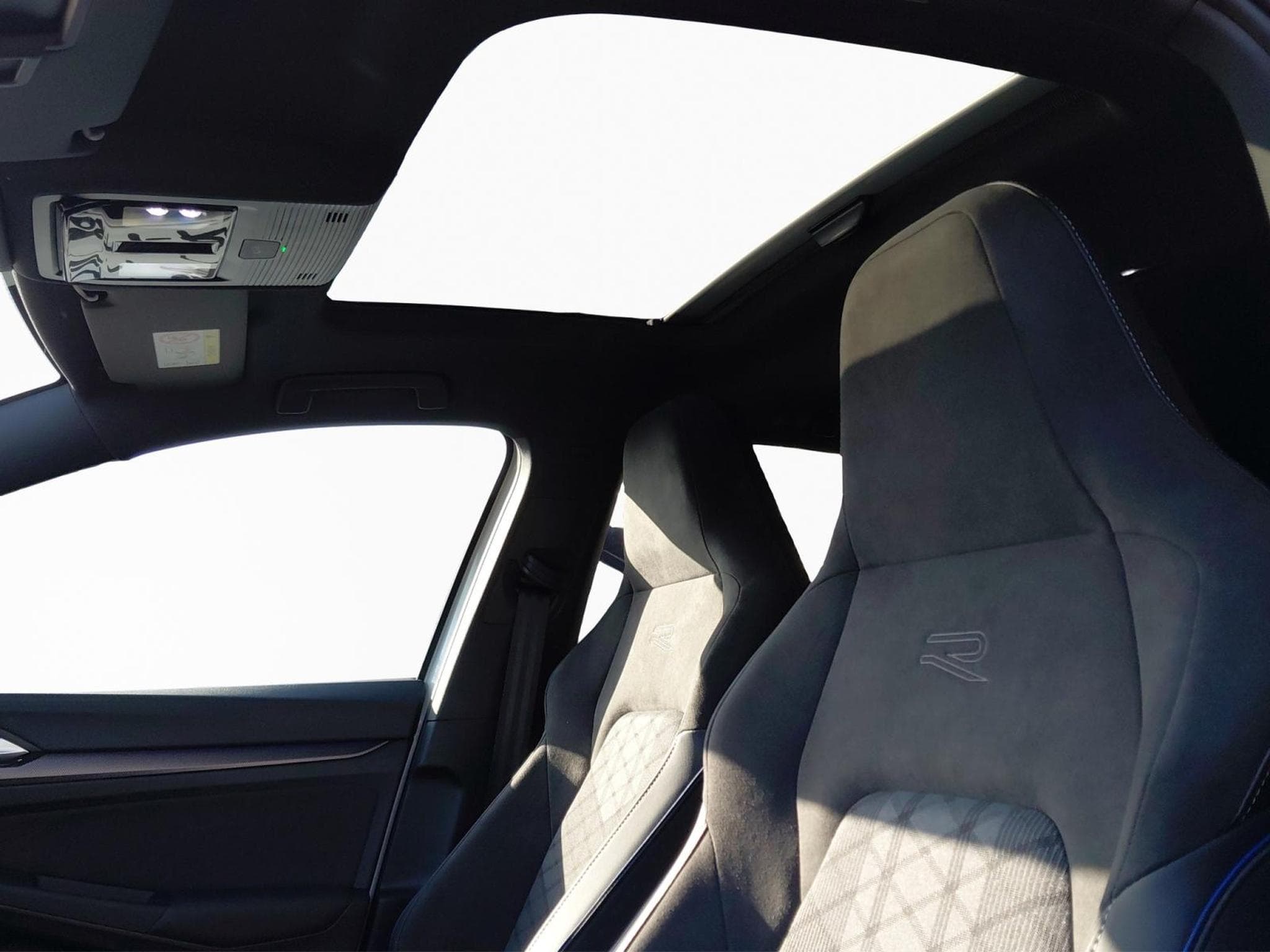 VW Golf R-Line (2026) - Photo 17