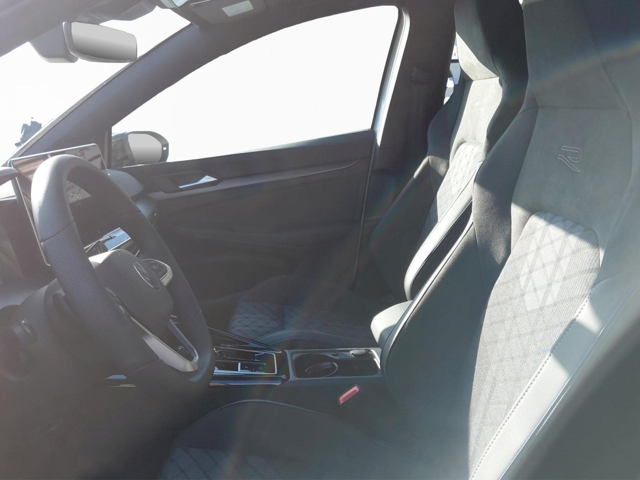 VW Golf R-Line (2026) - Photo 9