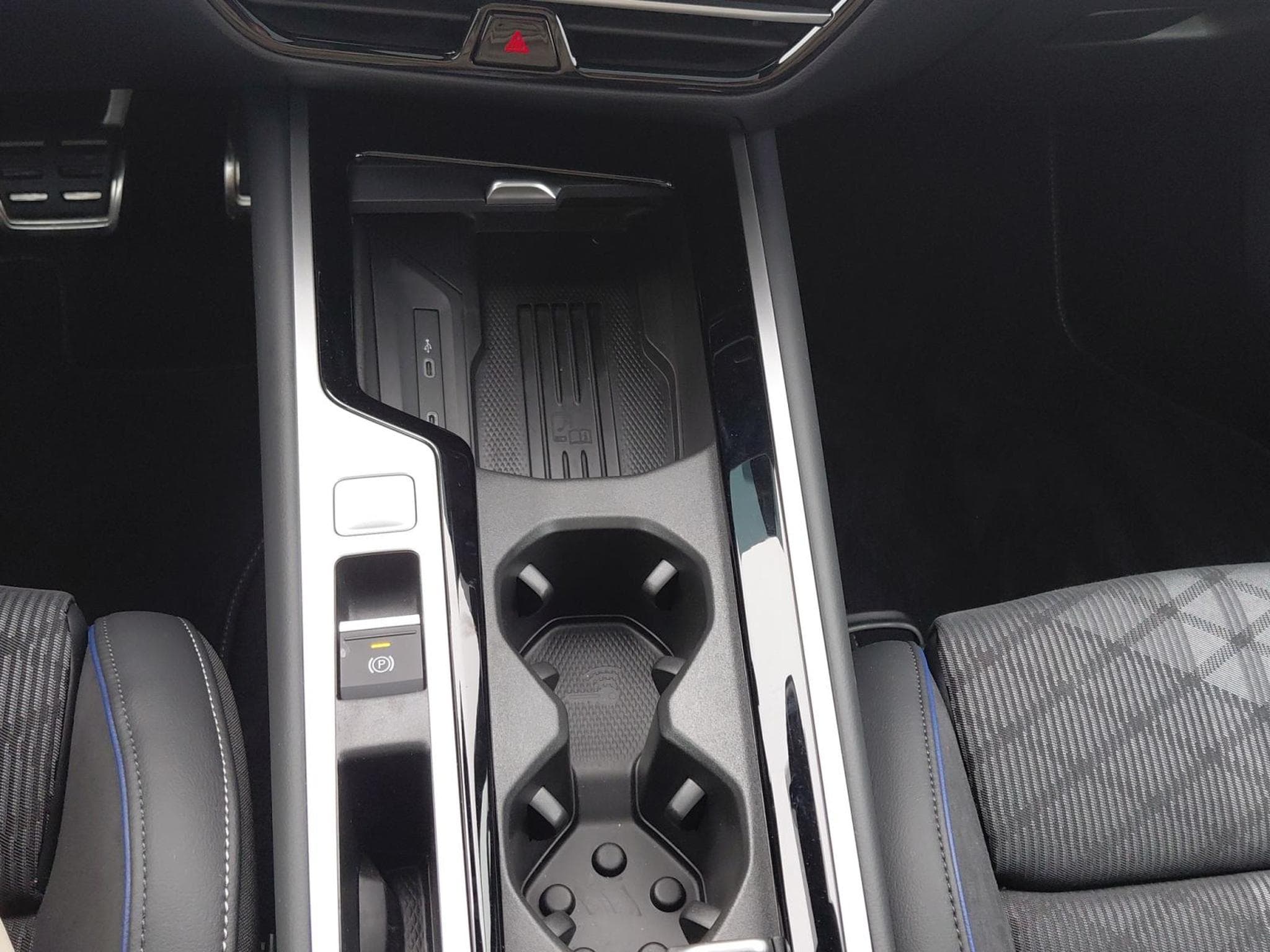 VW Passat R-Line (2026) - Photo 14