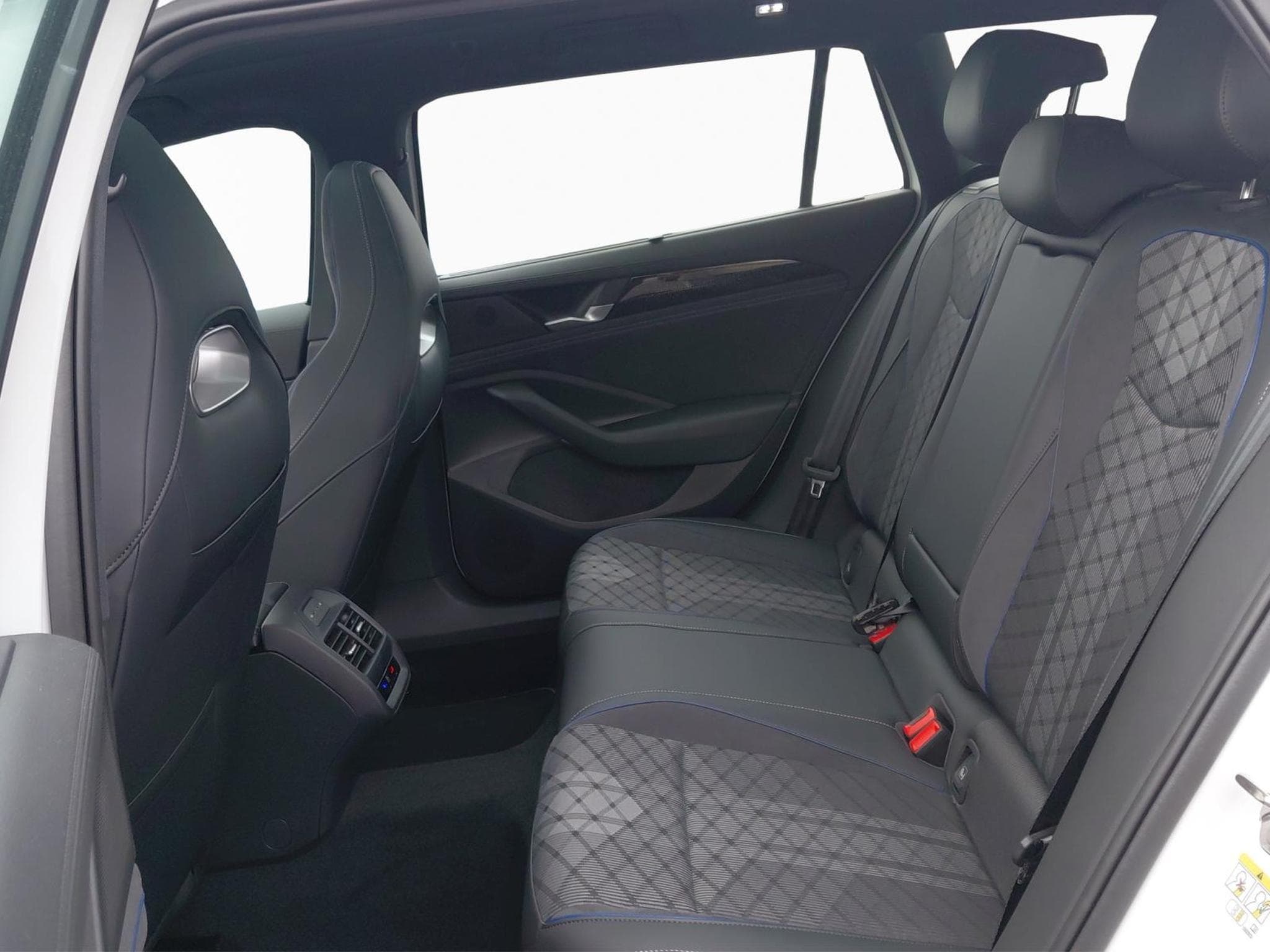 VW Passat R-Line (2026) - Photo 18