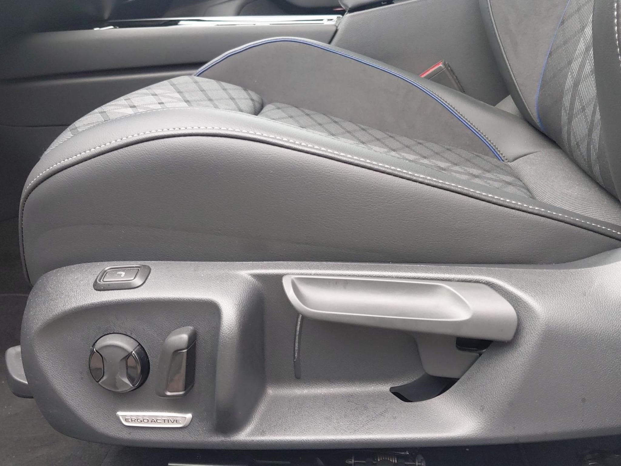 VW Passat R-Line (2026) - Photo 22