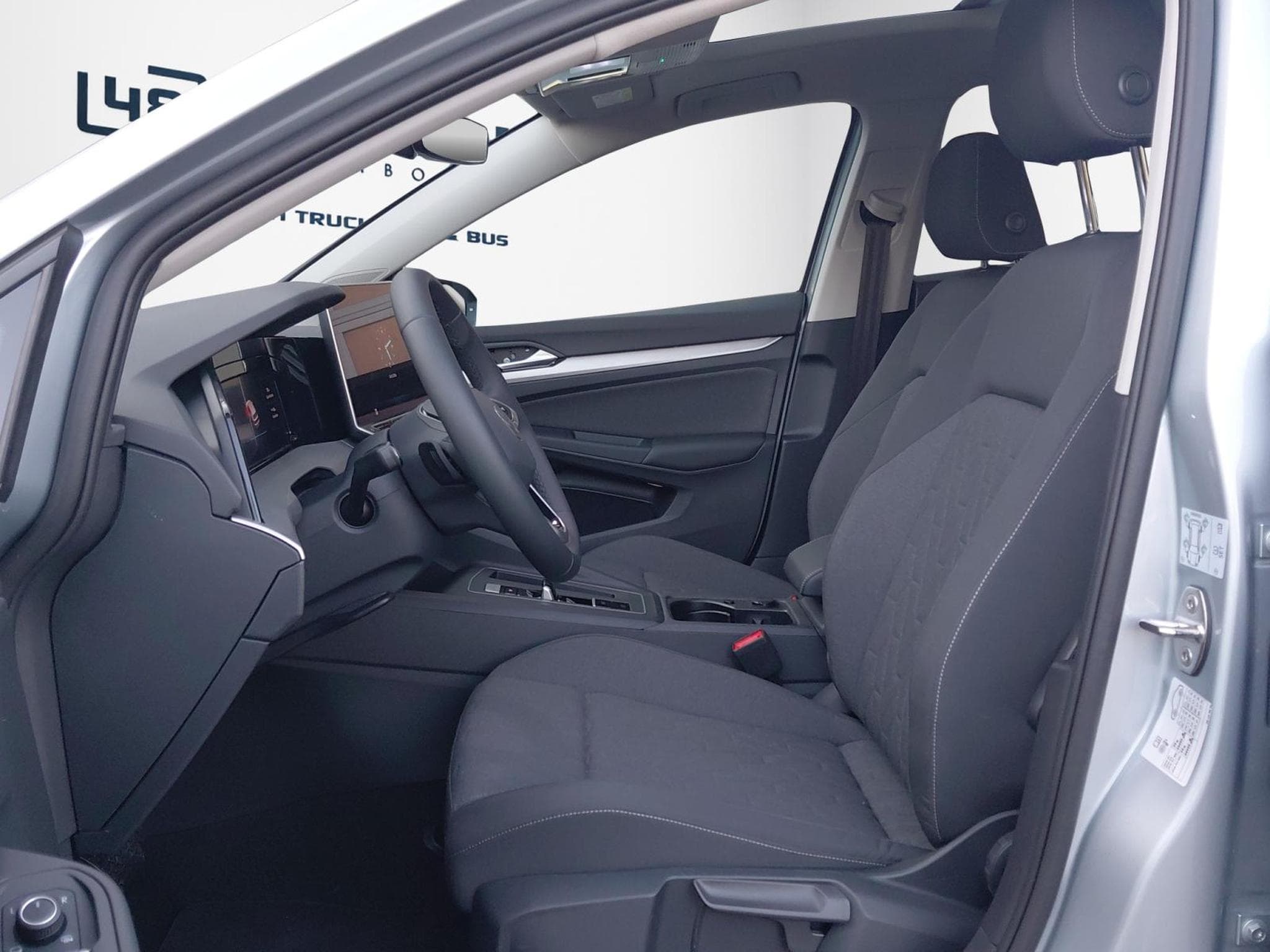 VW Golf Life (2026) - Photo 9