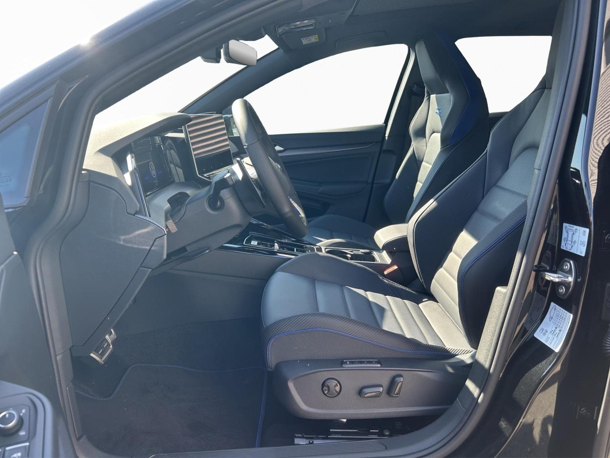 VW Golf R (2026) - Photo 9