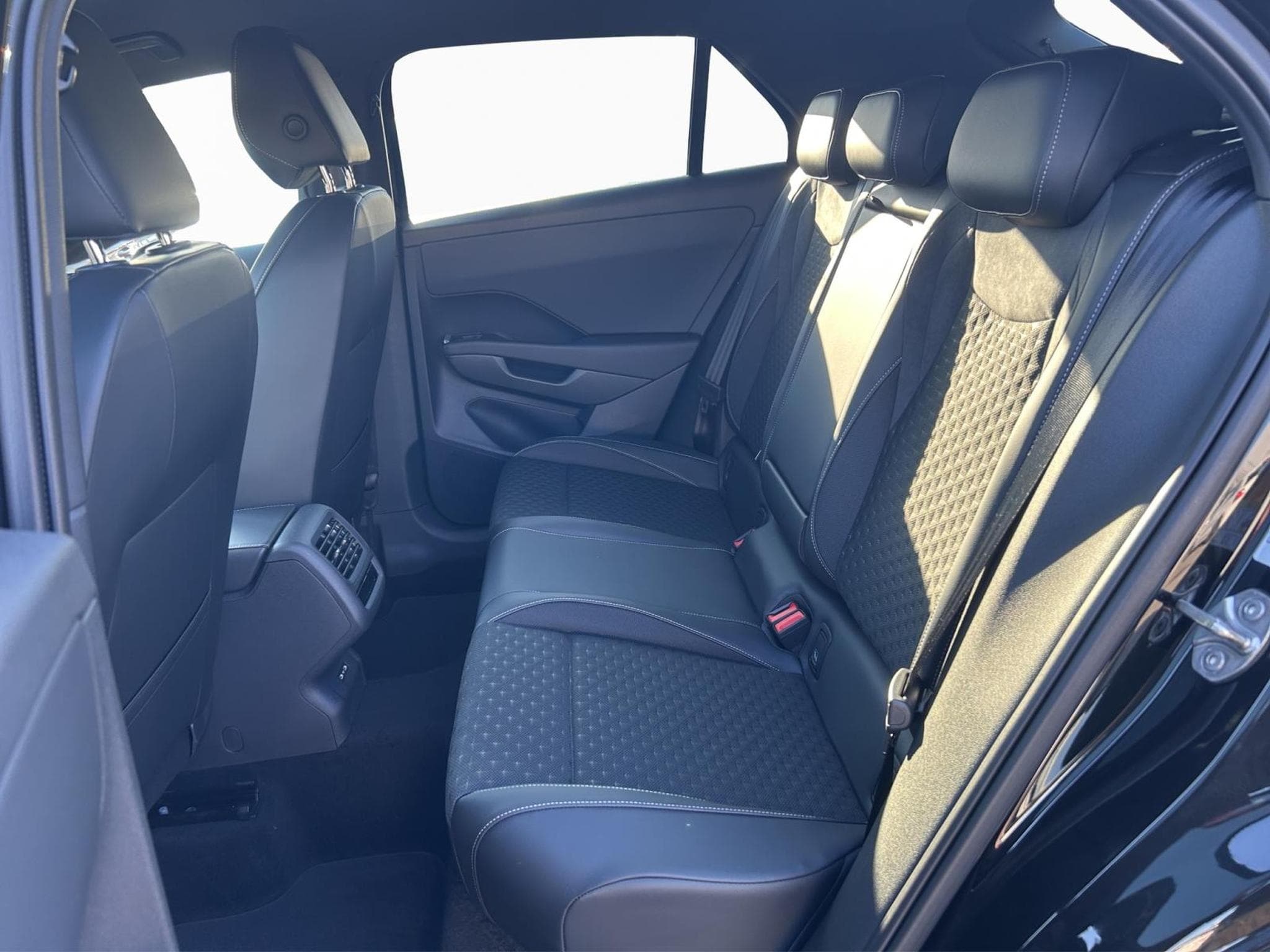 VW T-Roc R-Line (2026) - Photo 18