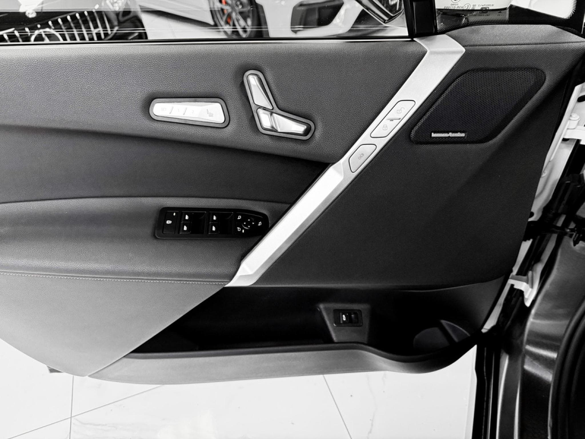 BMW iX 50 xDrive / M SPORT / HK / PANO / 360 (2023) - Photo 13