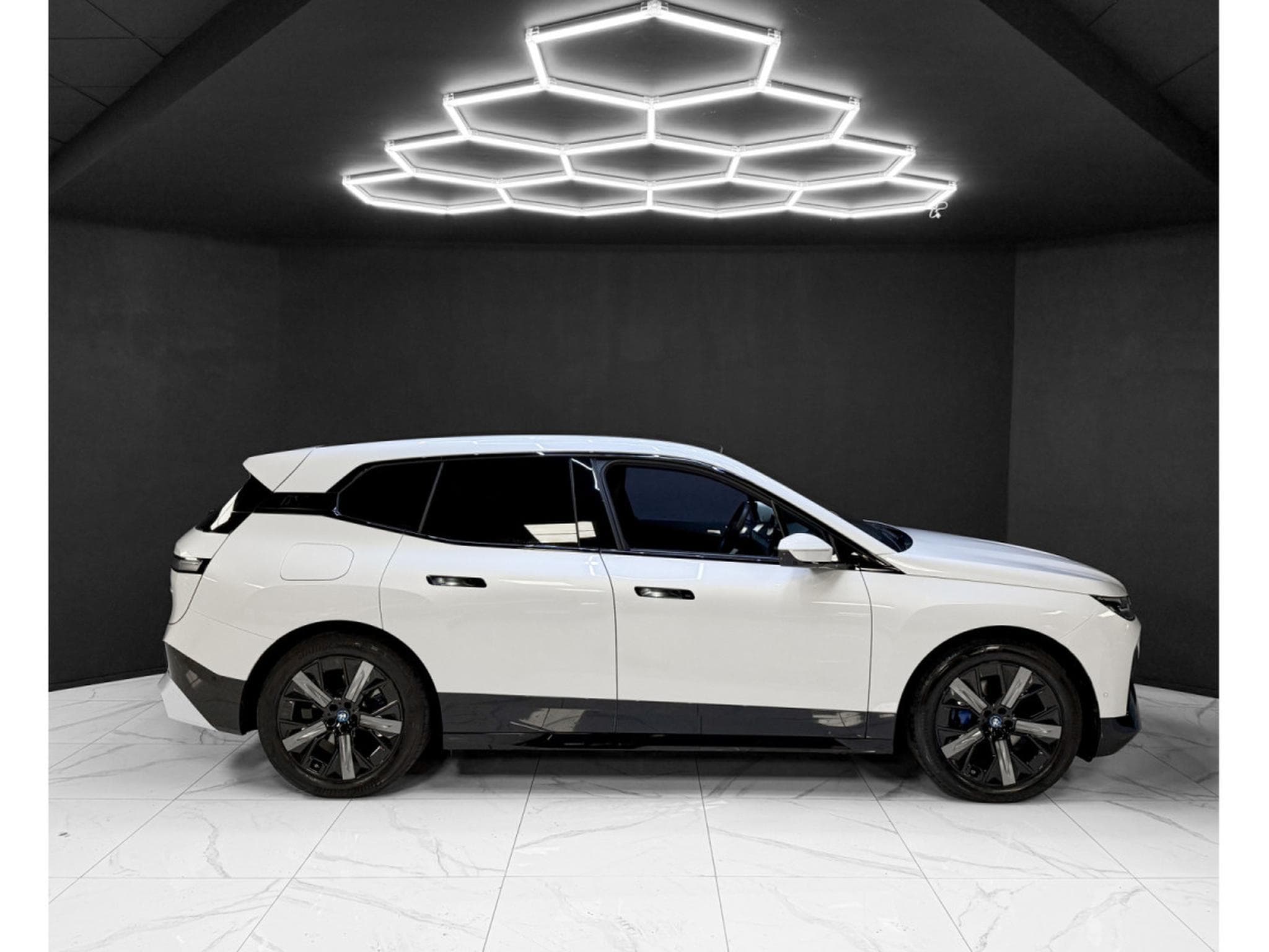 BMW iX 50 xDrive / M SPORT / HK / PANO / 360 (2023) - Photo 4