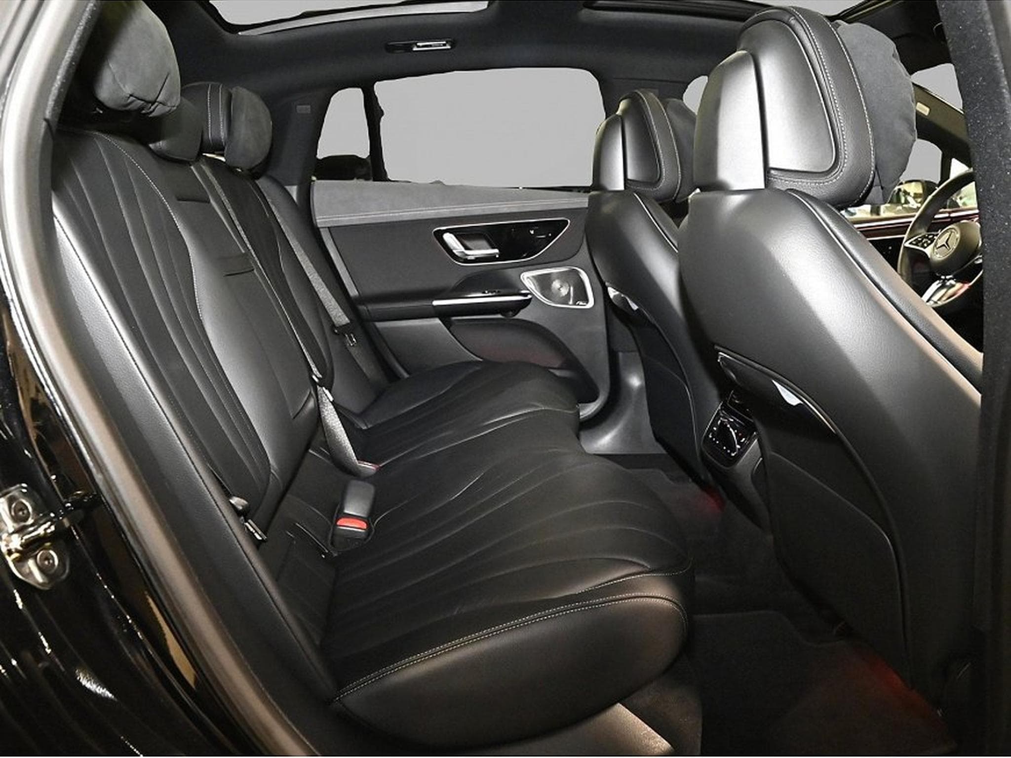 Mercedes EQ (2025) - Photo 4