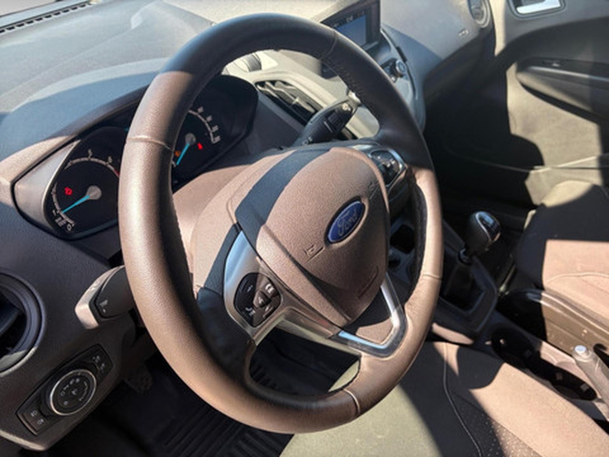 Ford Transit 1.0 EcoBoost 74kW L1 Ambiente (2024) - Foto 7