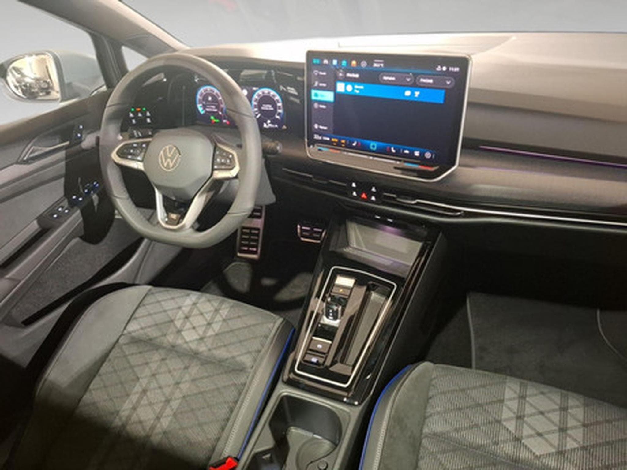 VW Golf Golf VIII R-Line (2025) - Photo 14
