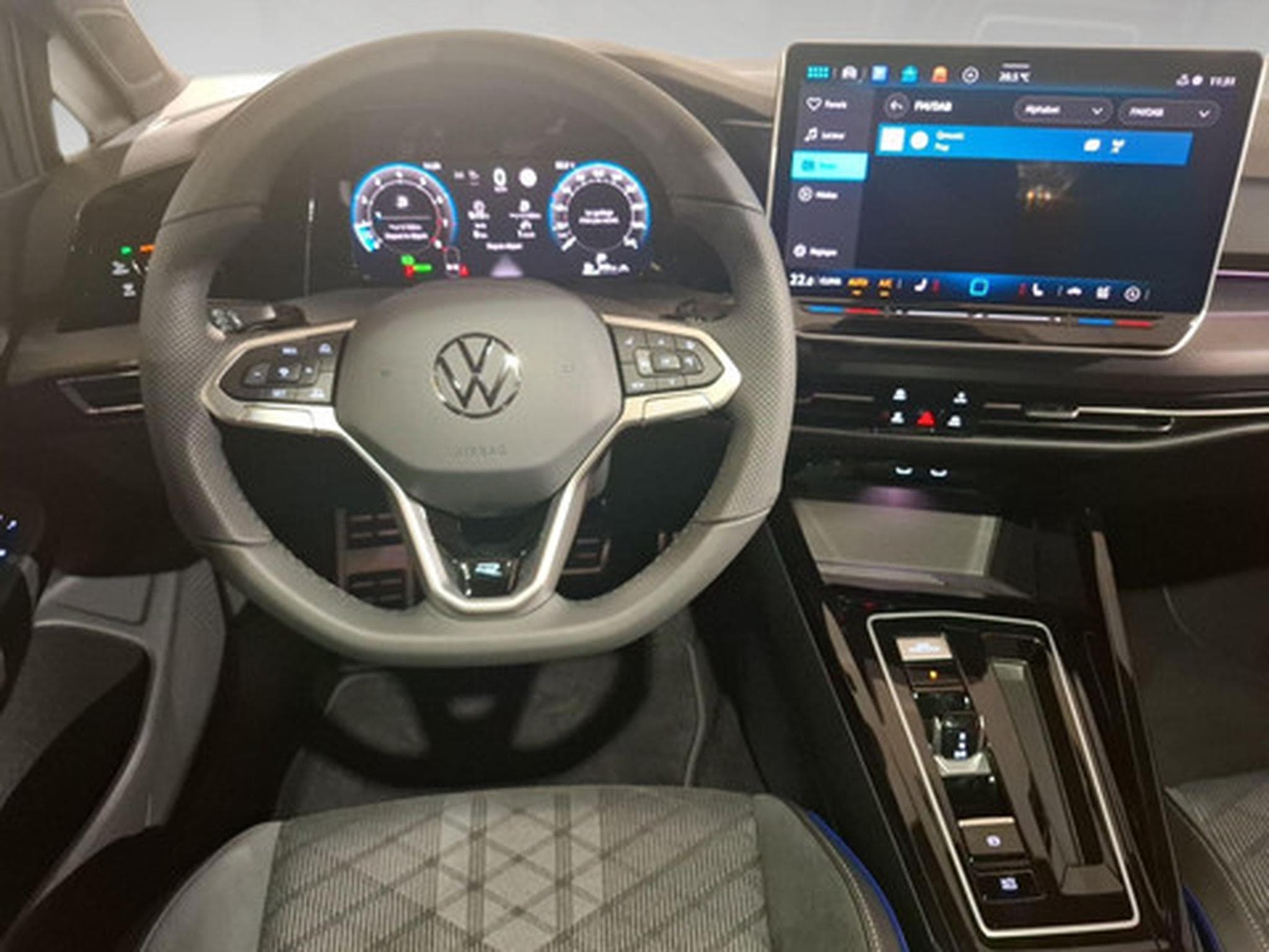 VW Golf Golf VIII R-Line (2025) - Photo 8