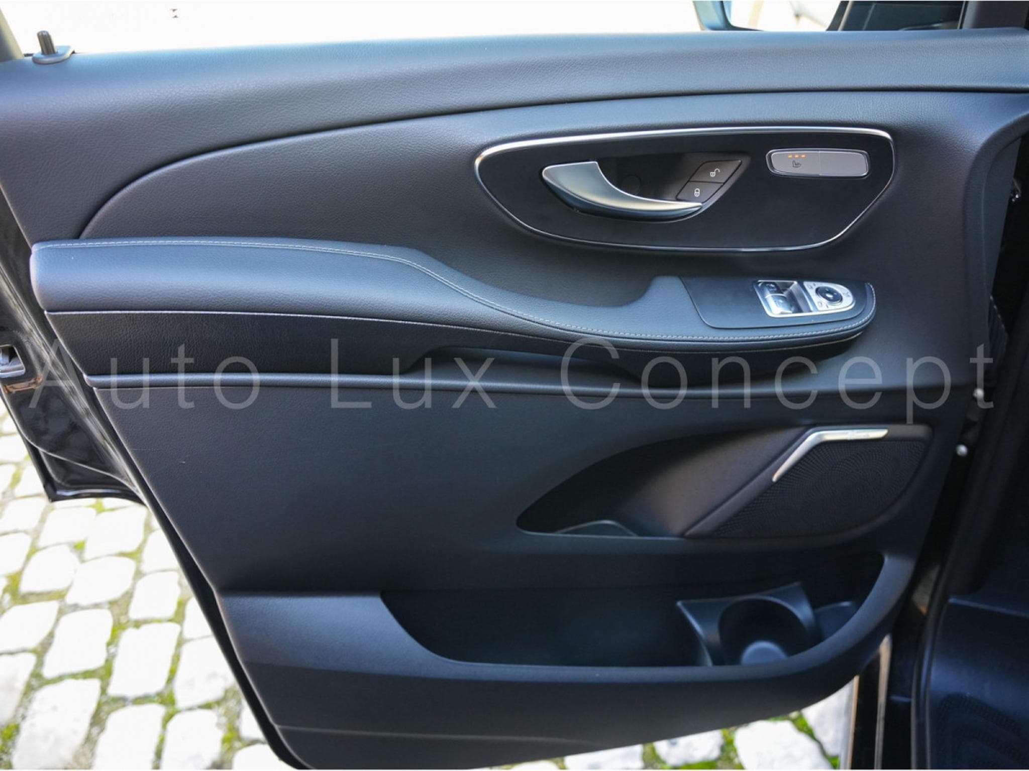 Mercedes V 300 d AMG Line L2 (2025) - Photo 11