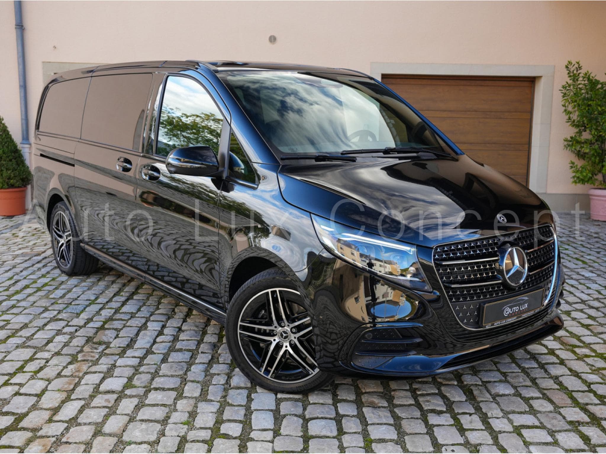 Mercedes V 300 d AMG Line L2 (2025) - Photo 2