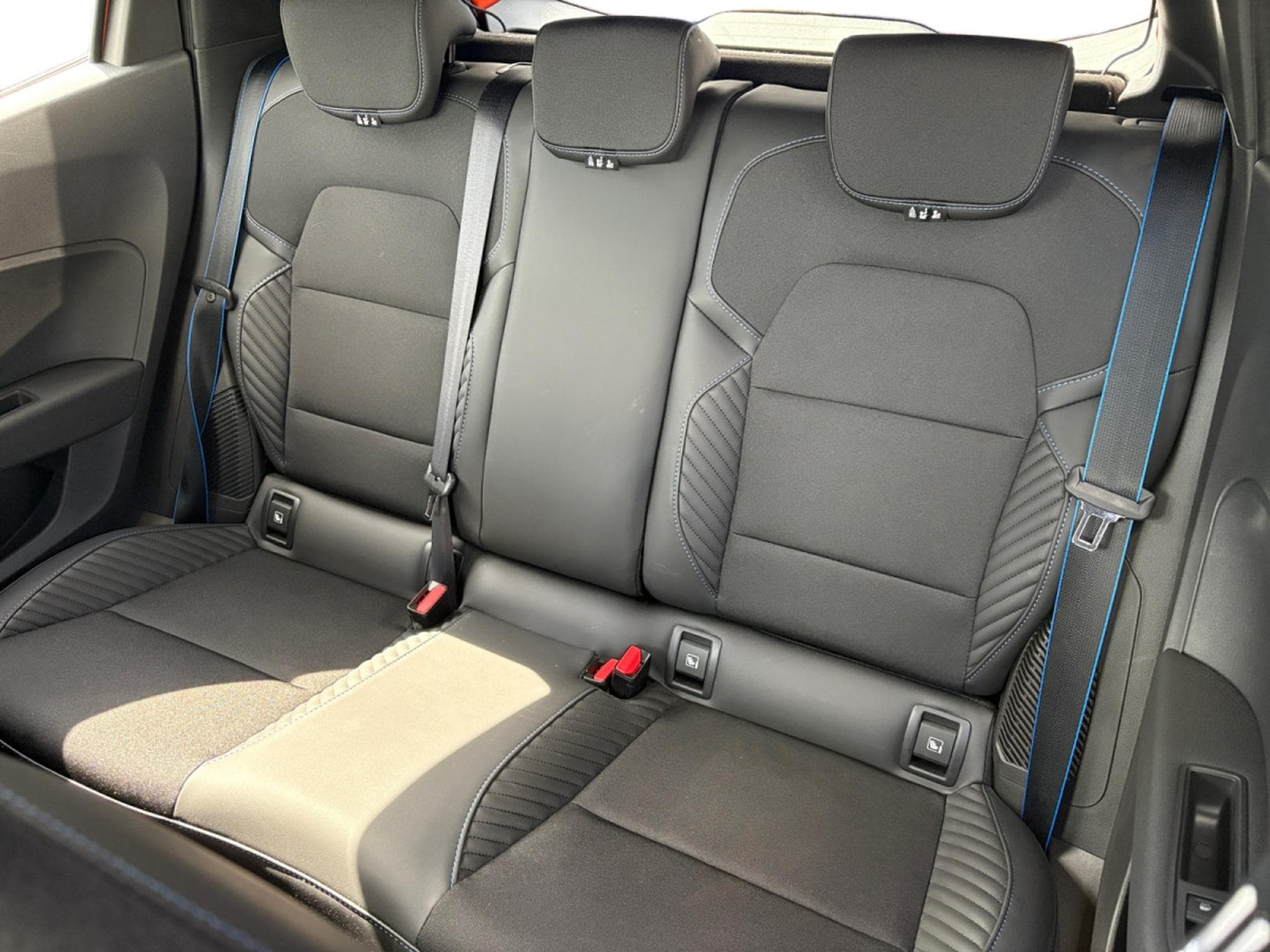 Renault Clio 1.6i Esprit Alpine E-Tech Full Hybrid (2025) - Photo 9