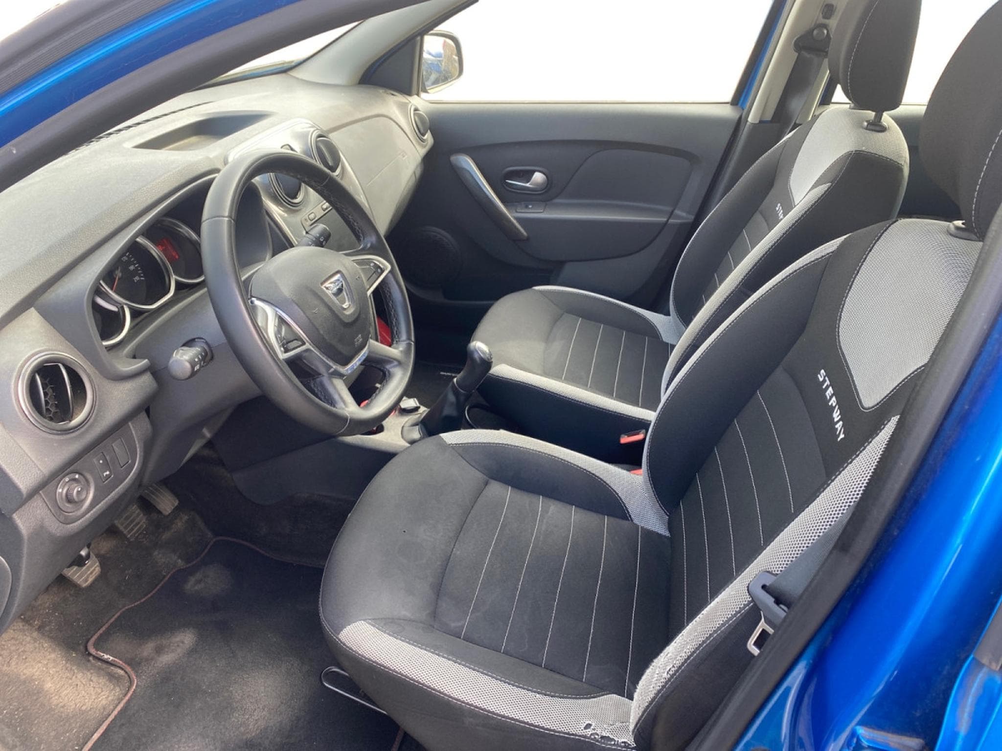 Dacia Logan 1.5 Blue dCi SL Rainbow Stepway (2019) - Photo 4