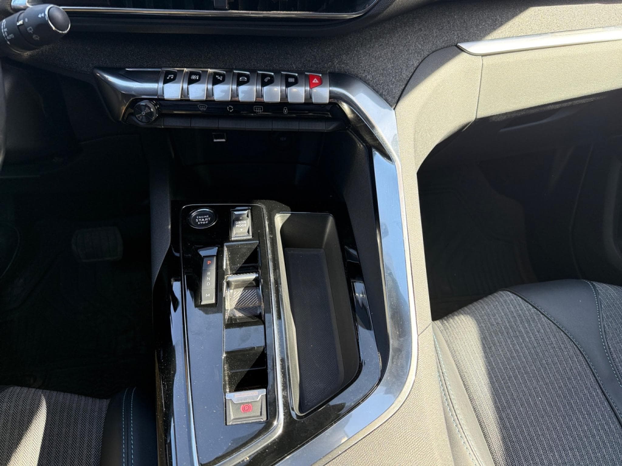 Peugeot 5008 1.5 BlueHDi Allure Pack (EU6.4) 7 PLACES (2023) - Photo 10