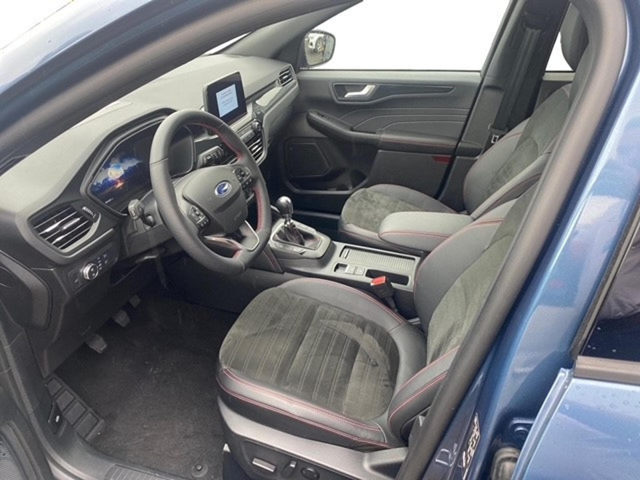 Ford Kuga 2.0 TDCI  fwd Auto ST-LINE X (2023) - Foto 6