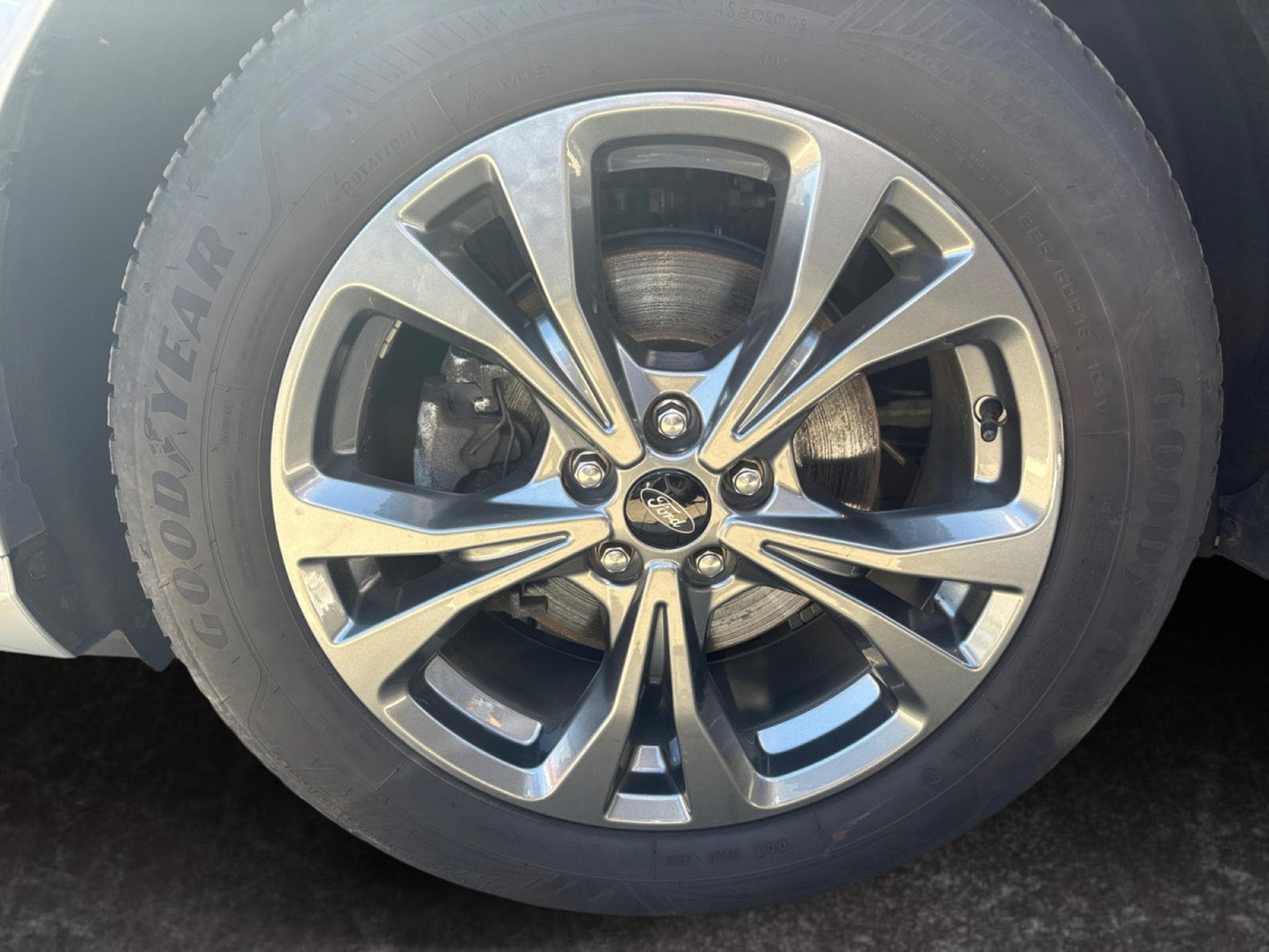Ford Kuga 2.0 TDCI  fwd Auto ST-LINE X (2023) - Foto 6