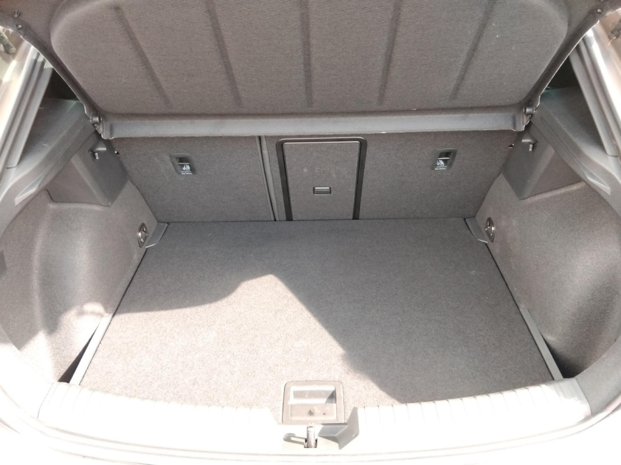 Cupra Leon 1.5 eTSI MHEV Business DSG (2025) - Photo 11