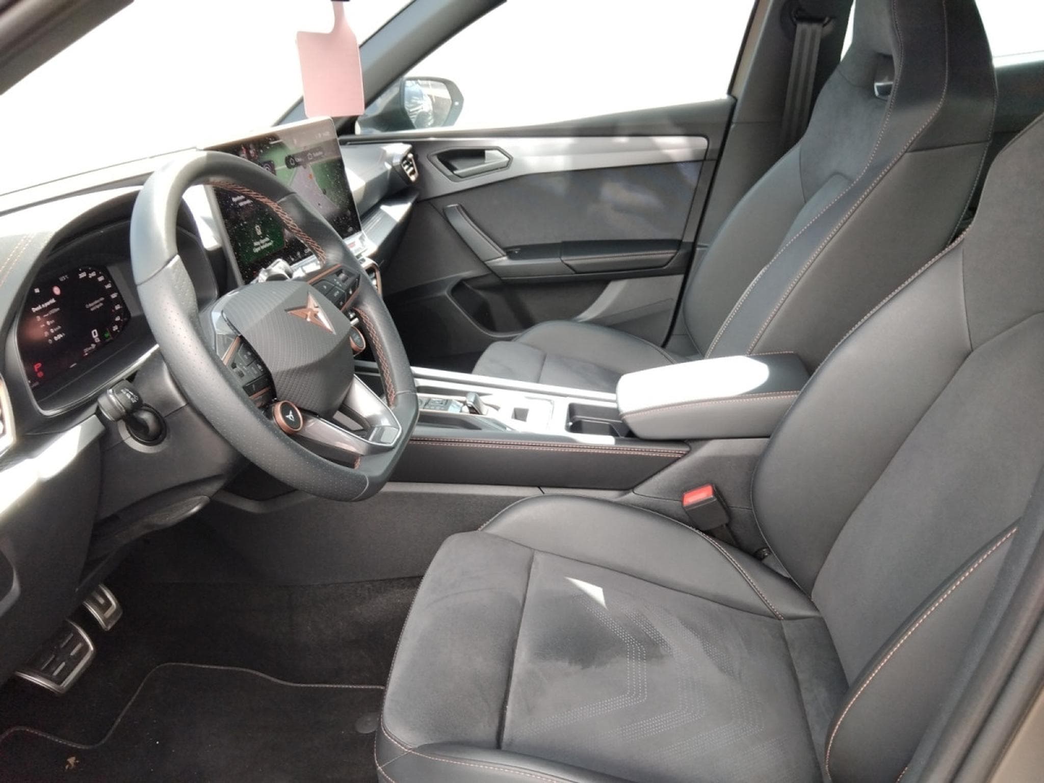 Cupra Leon 1.5 eTSI MHEV Business DSG (2025) - Photo 6