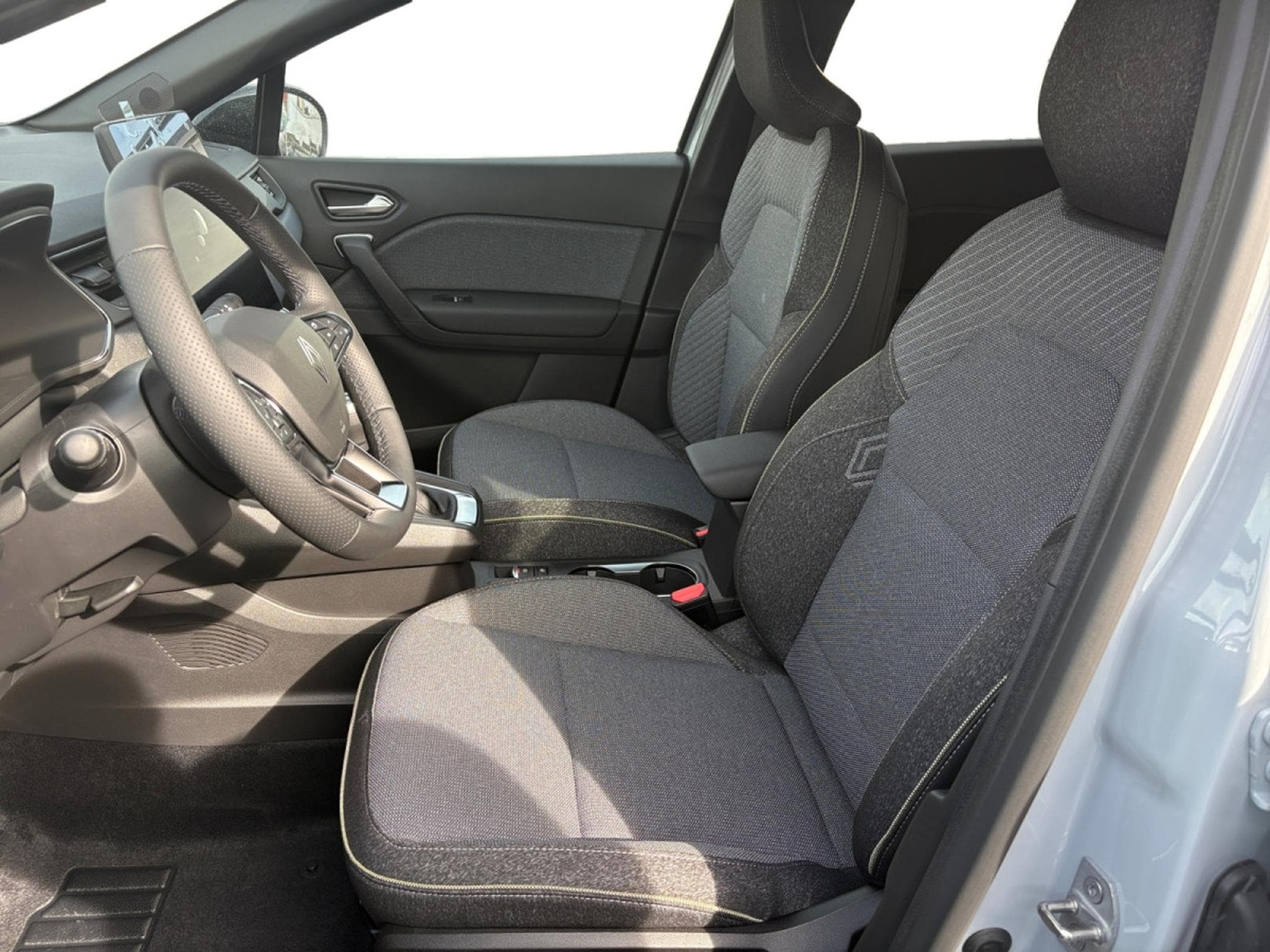 Renault Captur 1.33 TCe MHEV Techno GPF (2026) - Foto 6